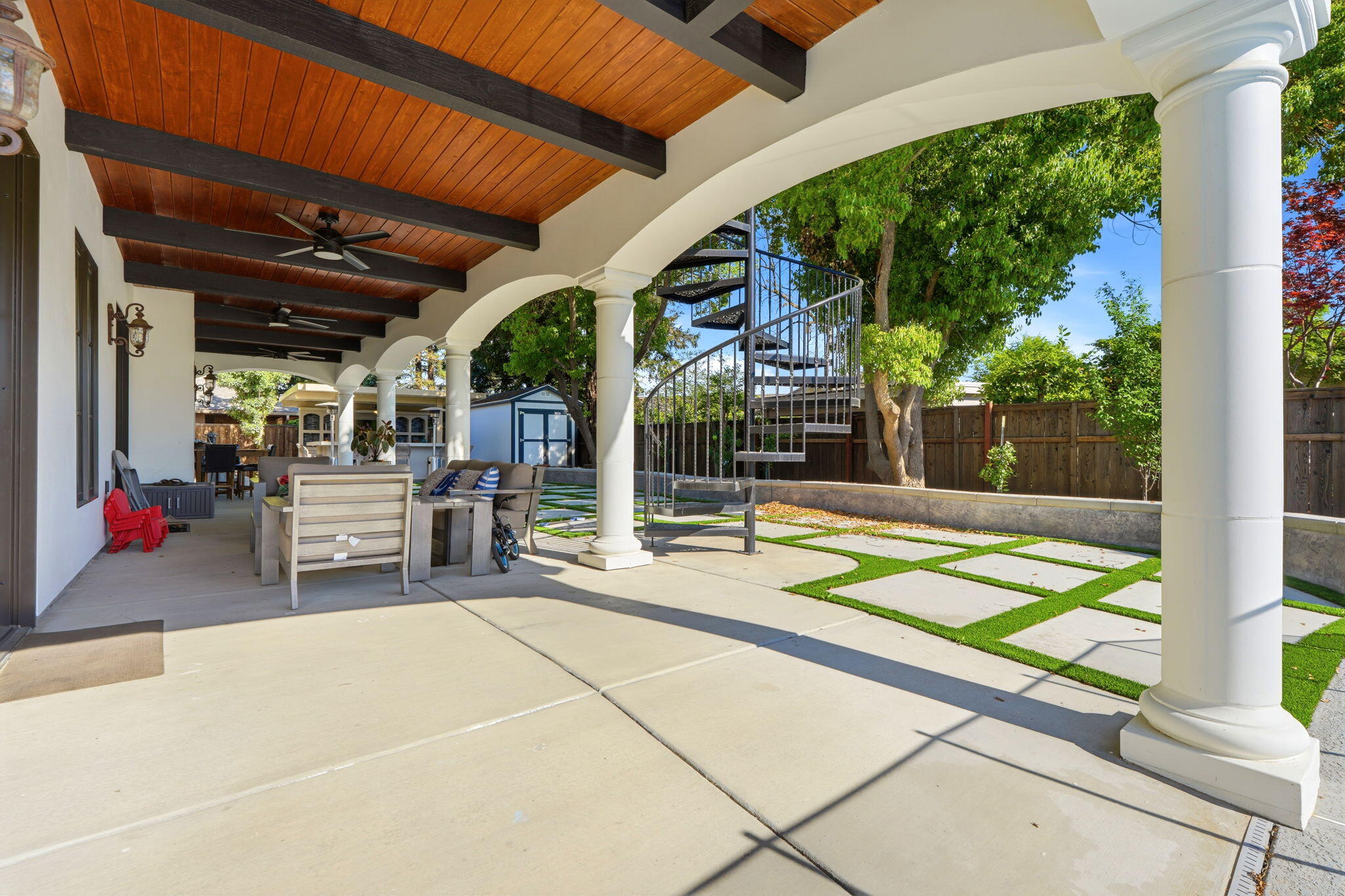 3939 W W Robinwood Ct, Visalia, CA 93291