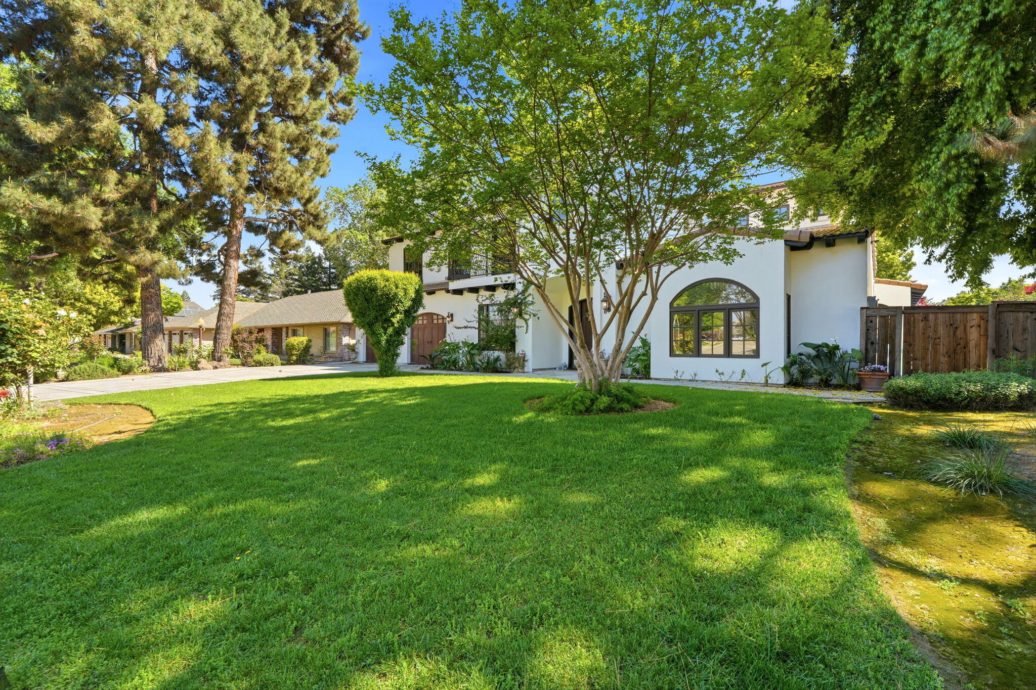 3939 W W Robinwood Ct, Visalia, CA 93291