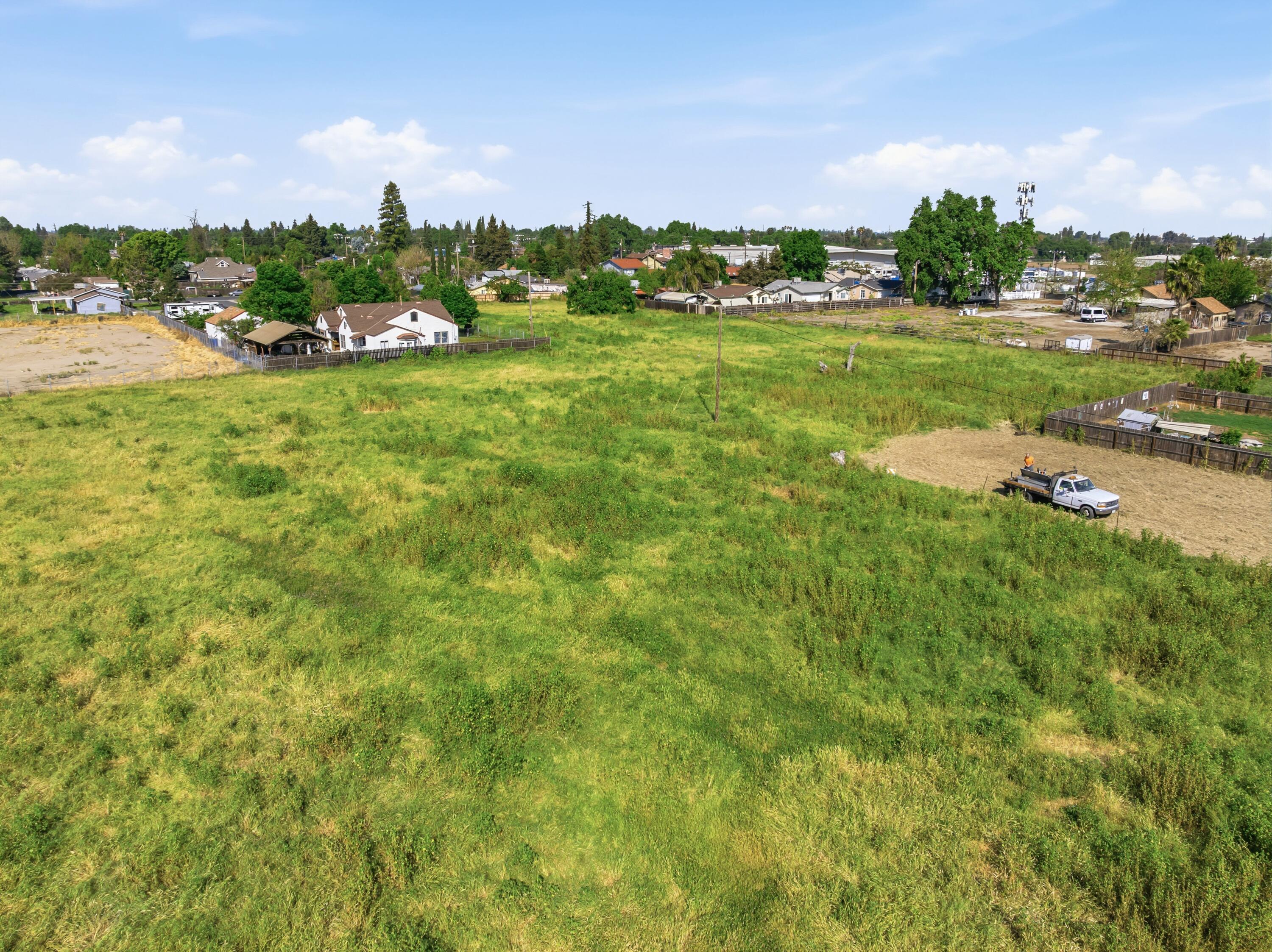 2705 S Burke St, Visalia, CA 93292