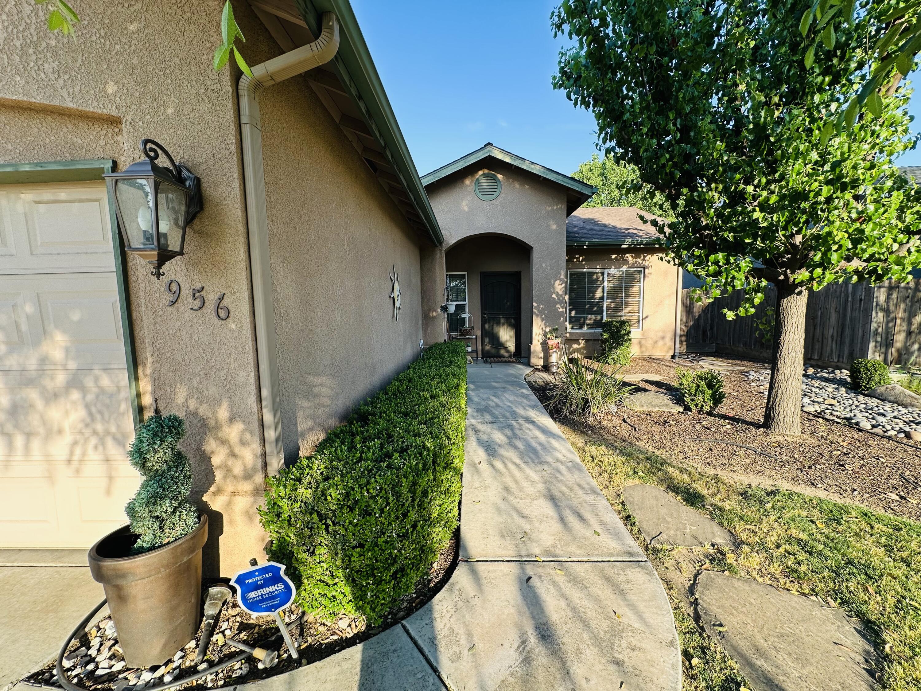 956 N Villa, Porterville, CA 93257