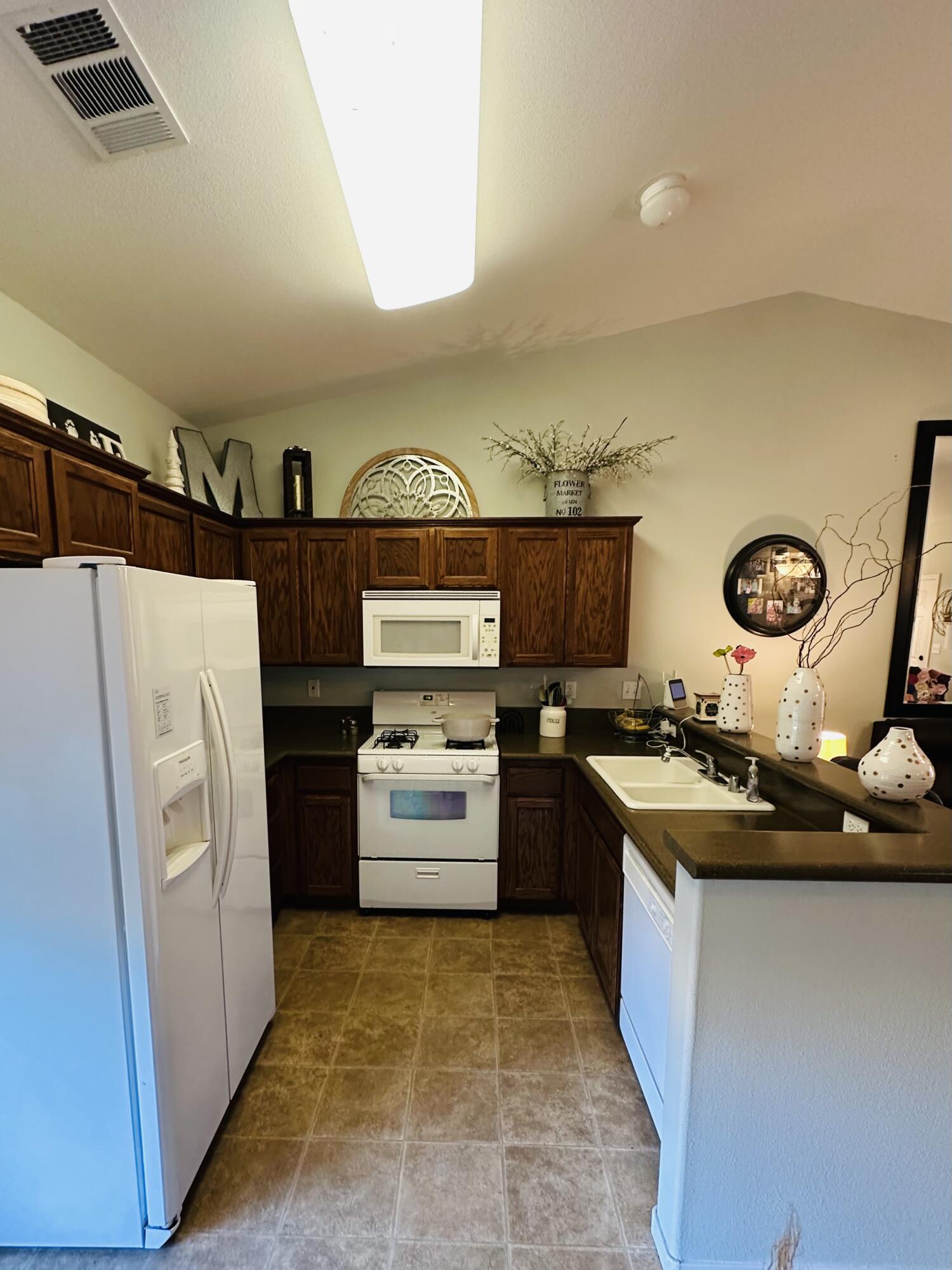 956 N Villa, Porterville, CA 93257