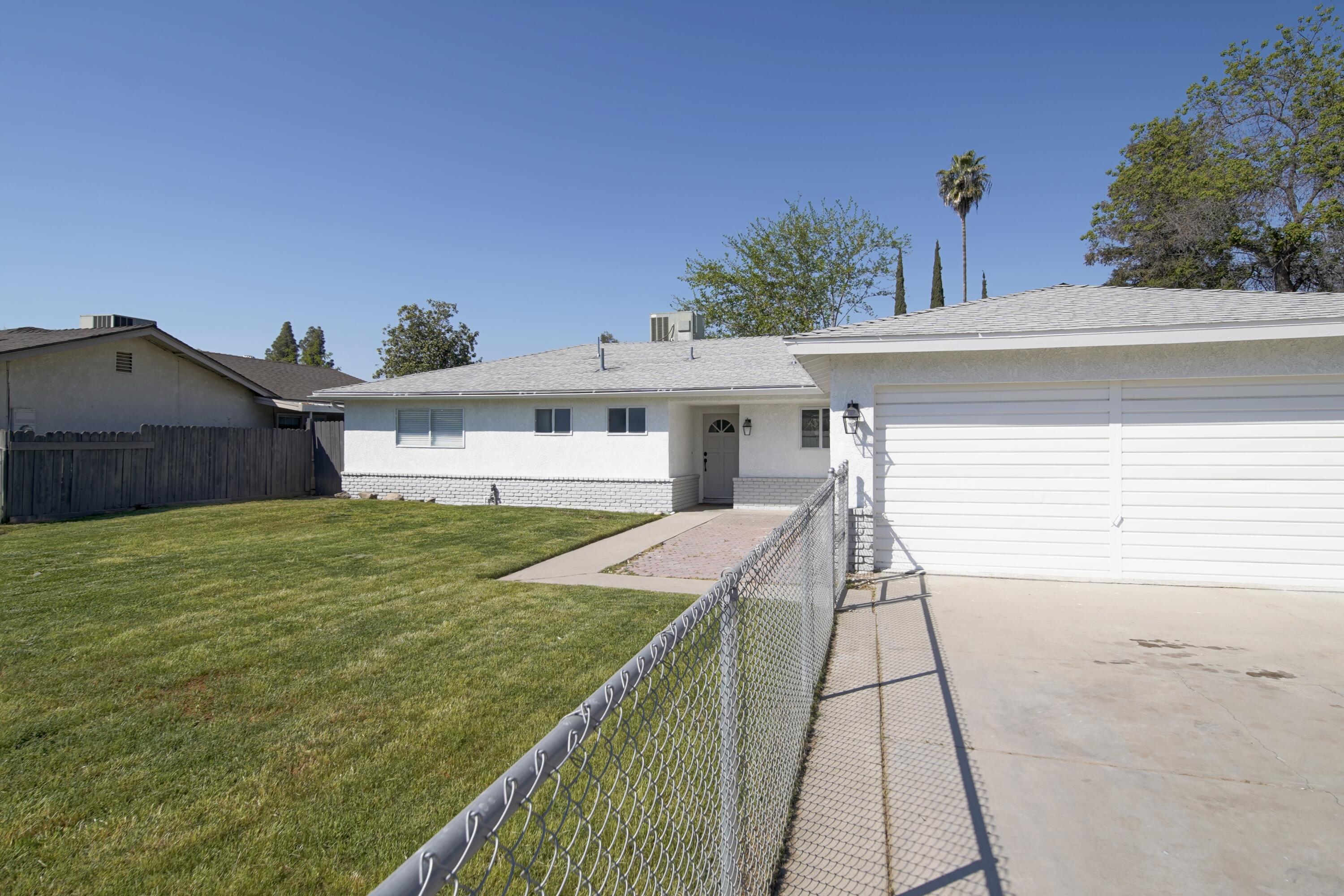 1690 W Kanai Ave, Porterville, CA 93257