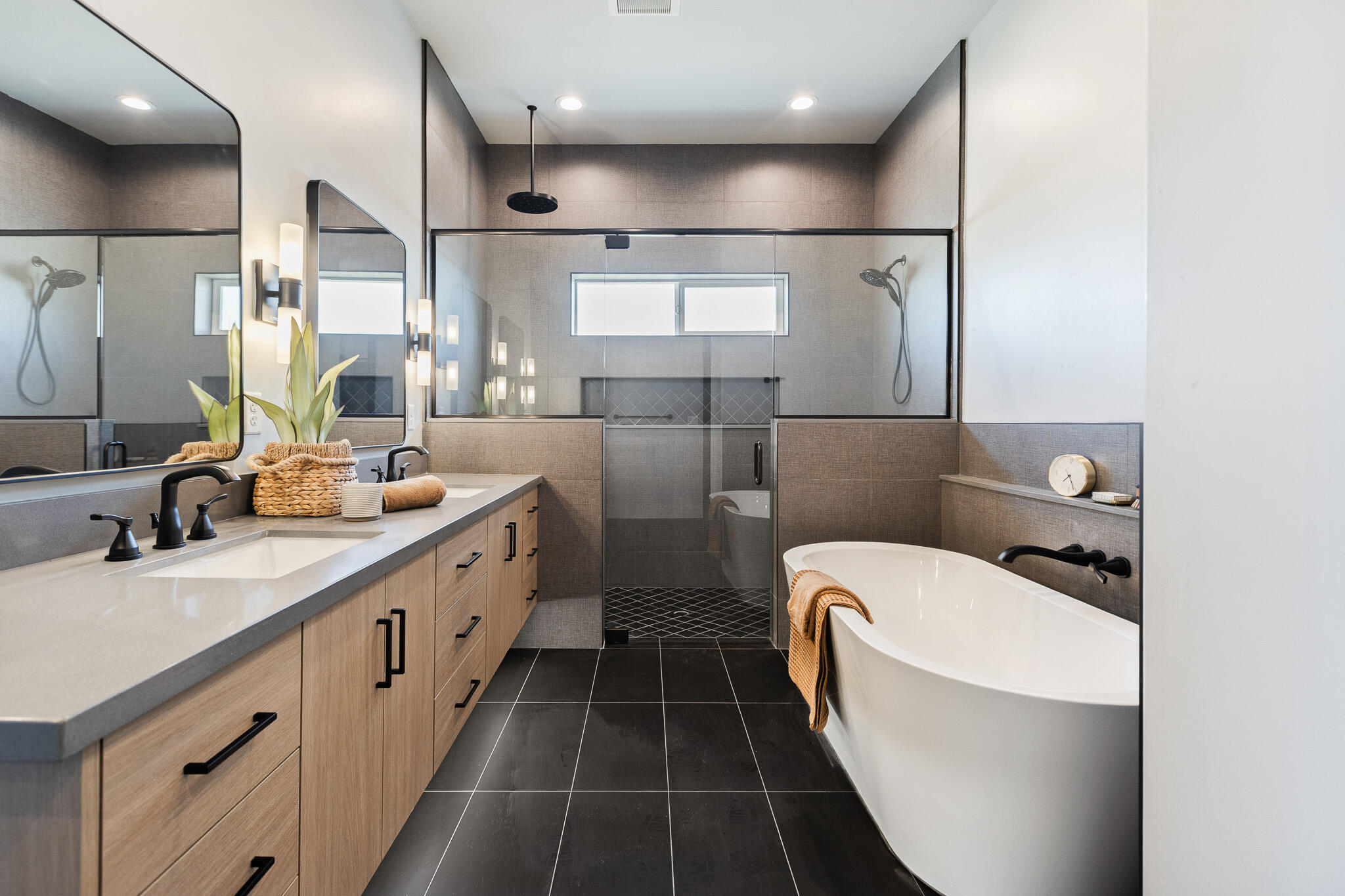 2838 Hidden Cove, Tulare, CA 93274