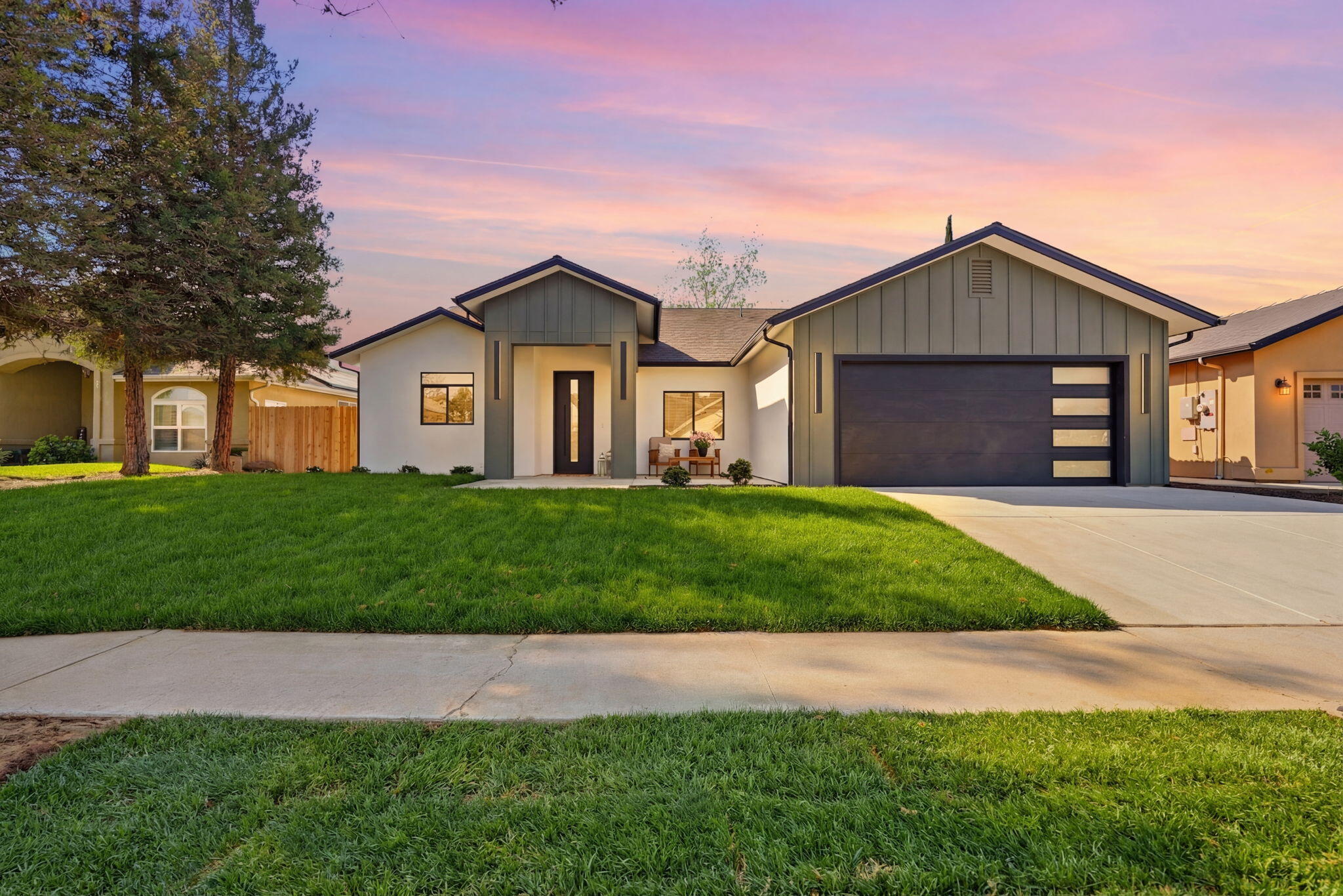 1370 Meadow Ave, Exeter, CA 93221