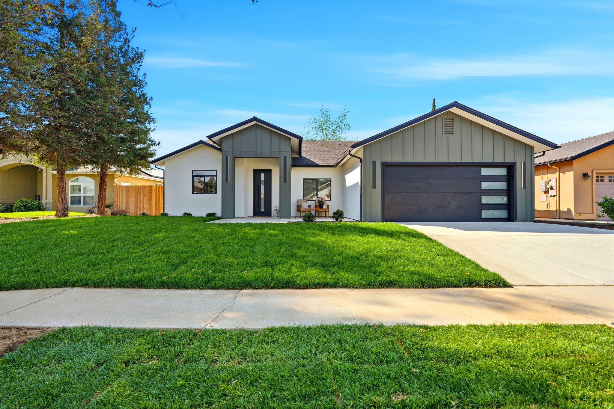 1370 Meadow Ave, Exeter, CA 93221