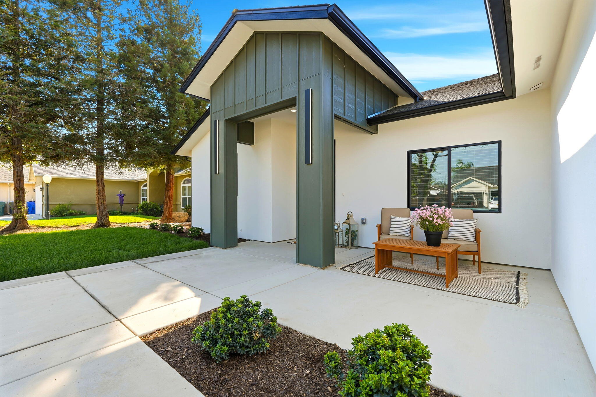 1370 Meadow Ave, Exeter, CA 93221