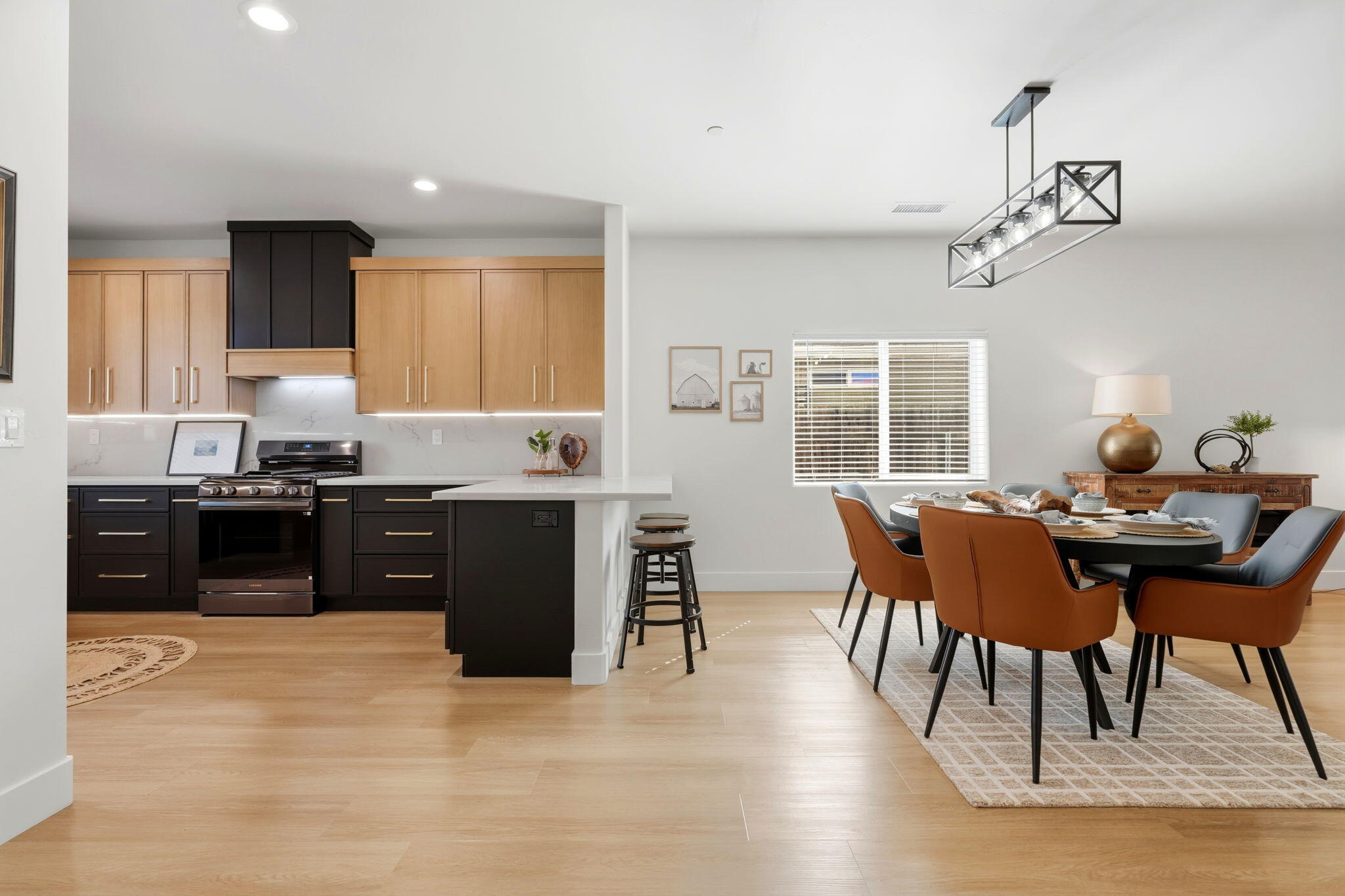 1370 Meadow Ave, Exeter, CA 93221