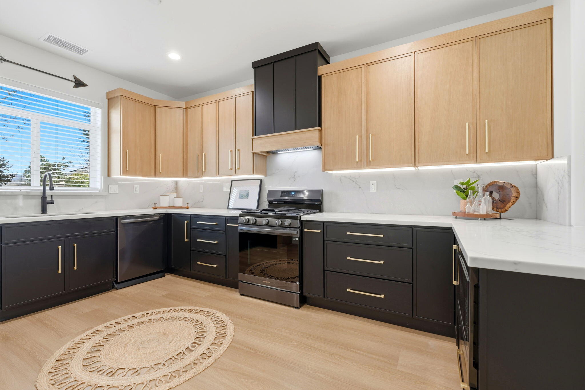 1370 Meadow Ave, Exeter, CA 93221