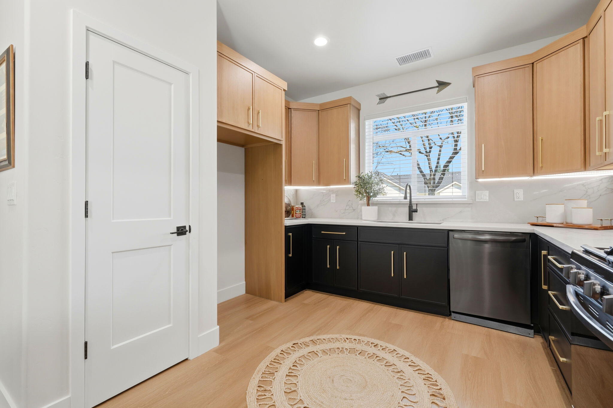 1370 Meadow Ave, Exeter, CA 93221