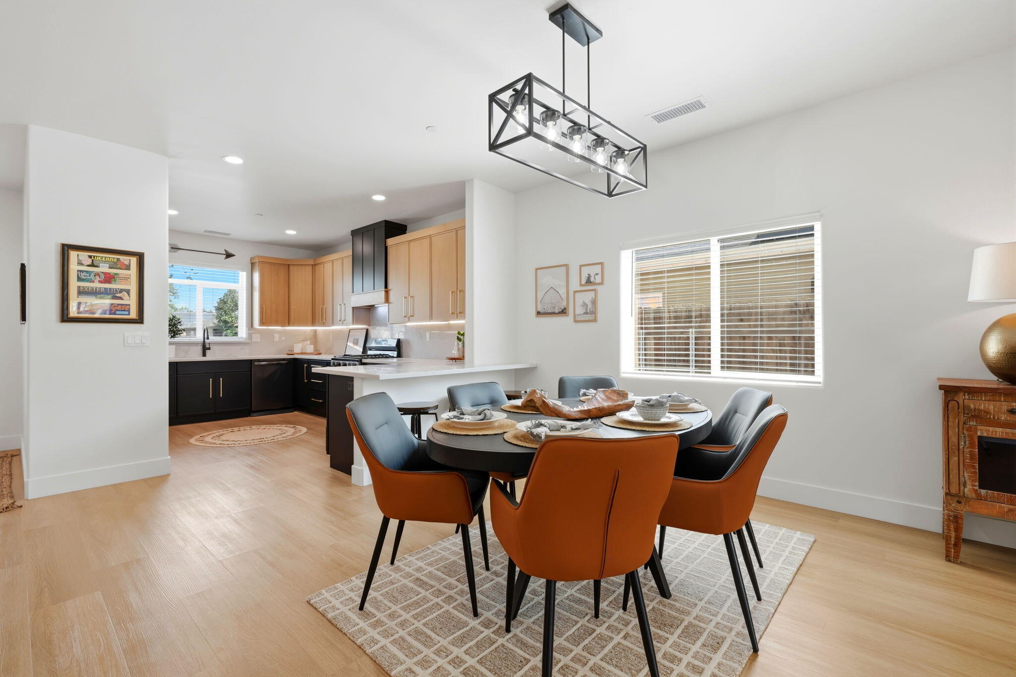 1370 Meadow Ave, Exeter, CA 93221