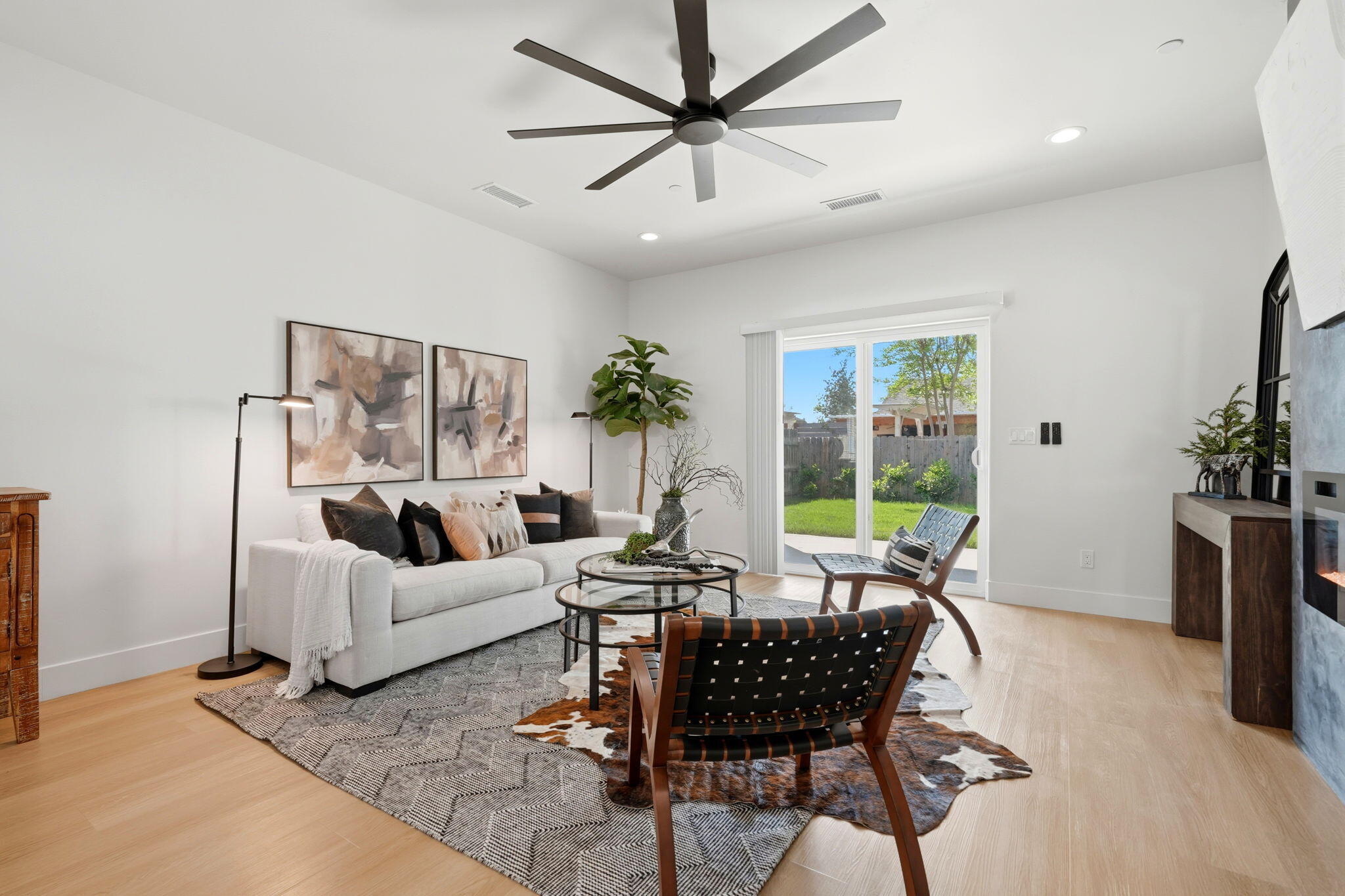 1370 Meadow Ave, Exeter, CA 93221