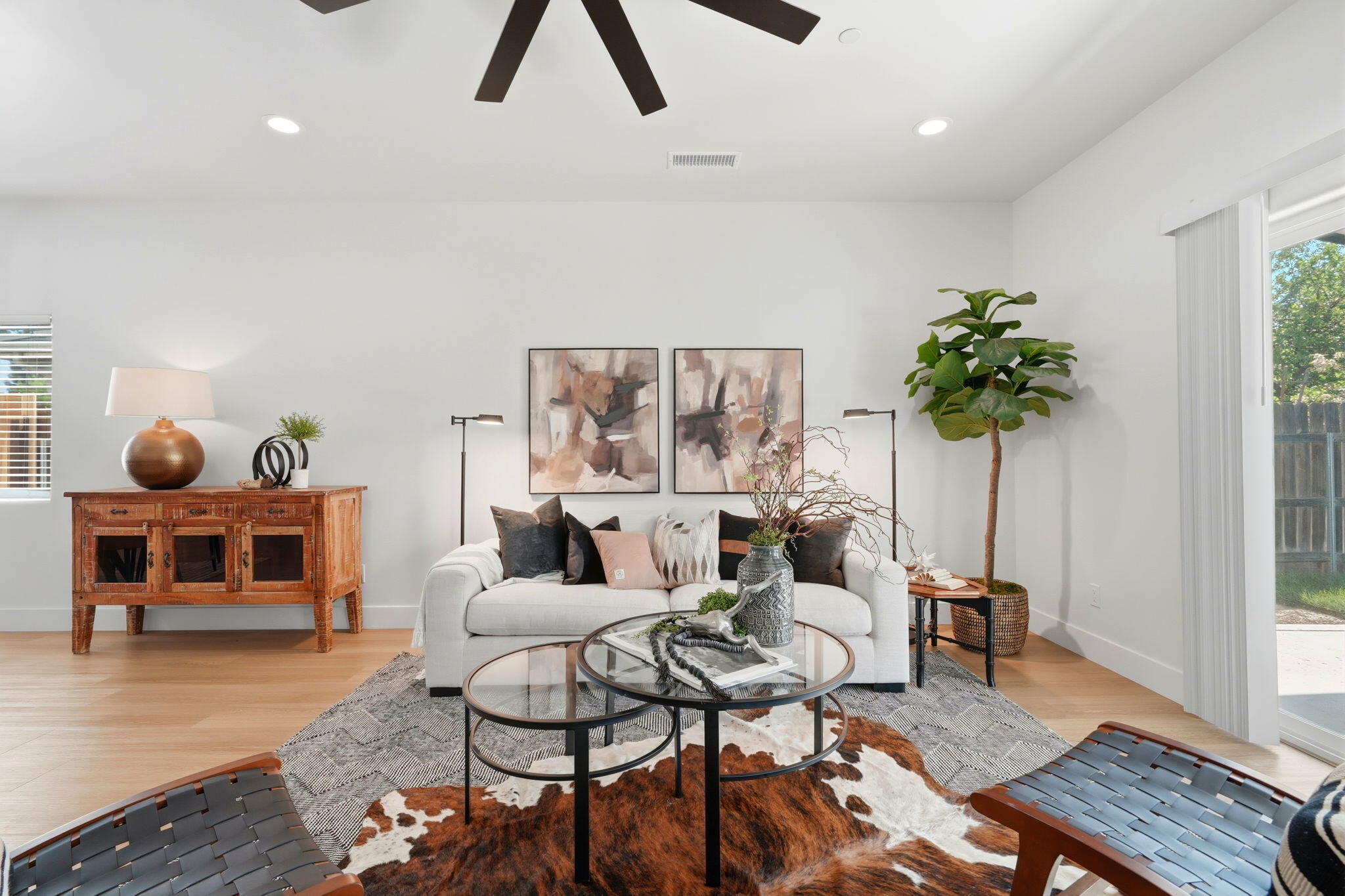 1370 Meadow Ave, Exeter, CA 93221