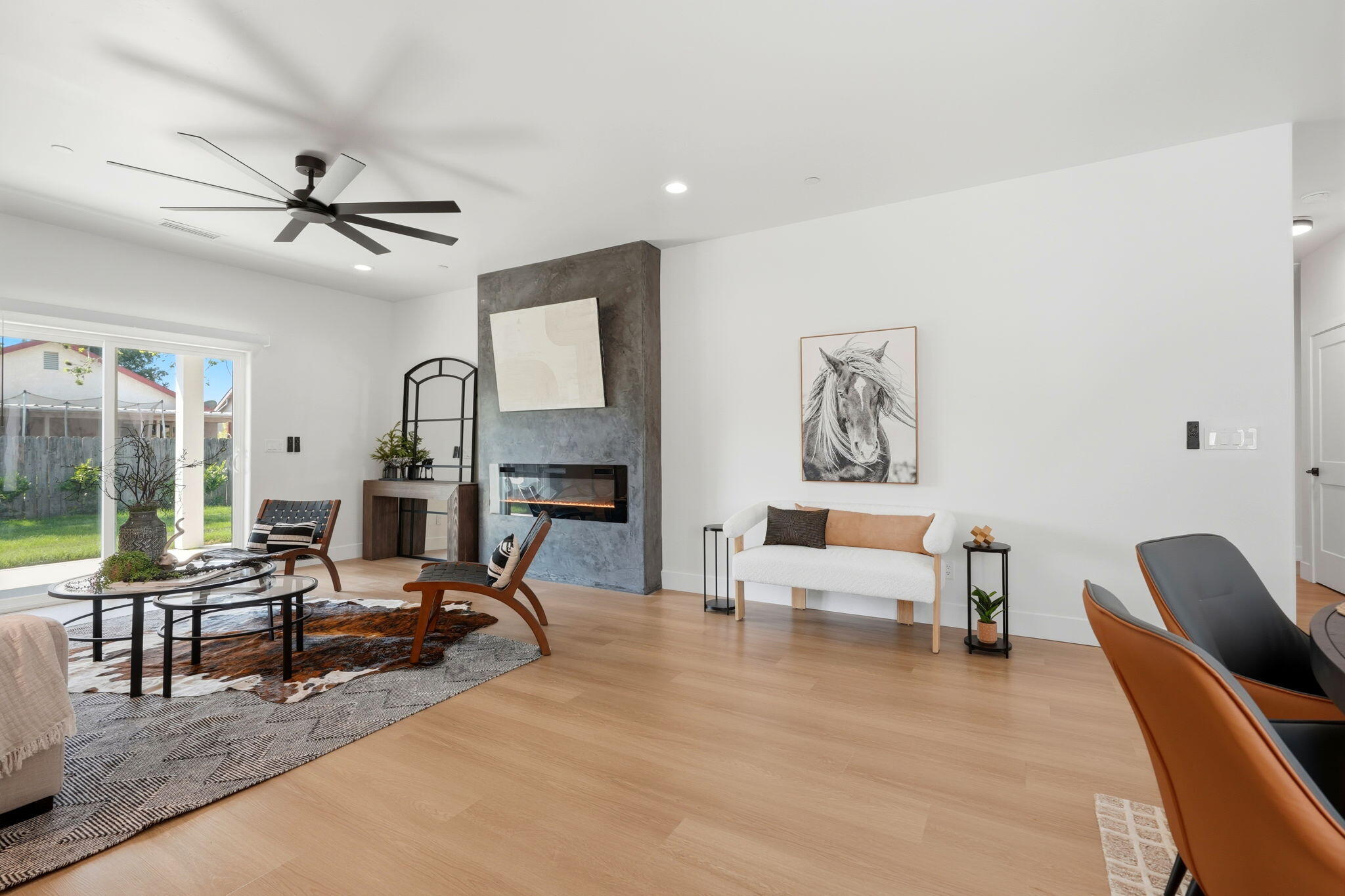 1370 Meadow Ave, Exeter, CA 93221