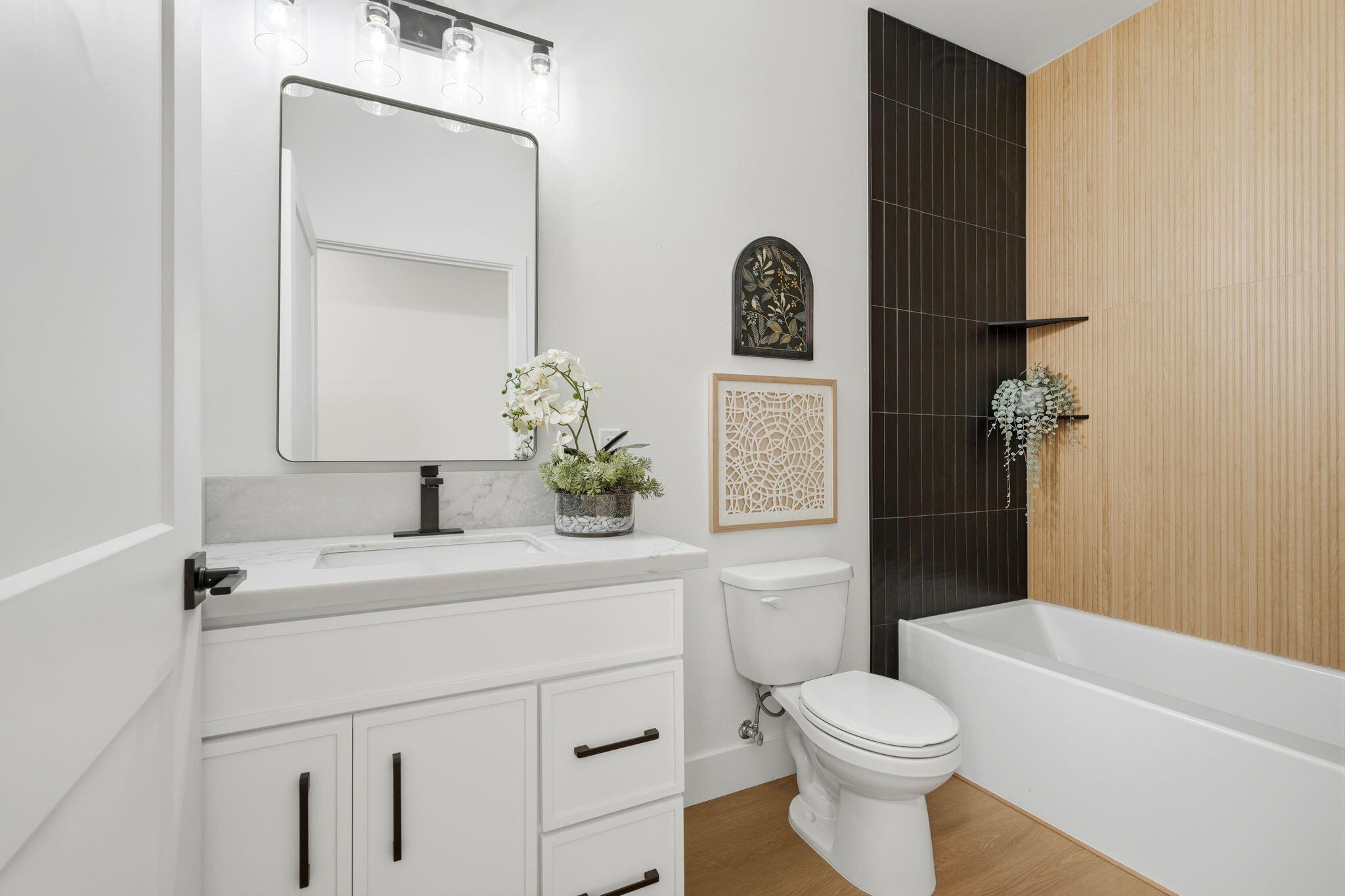 1370 Meadow Ave, Exeter, CA 93221