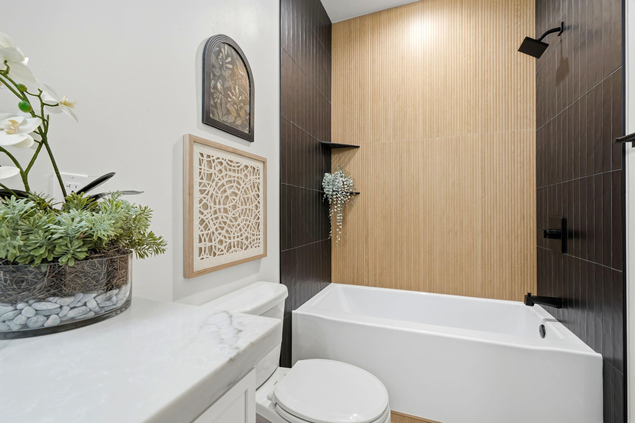 1370 Meadow Ave, Exeter, CA 93221