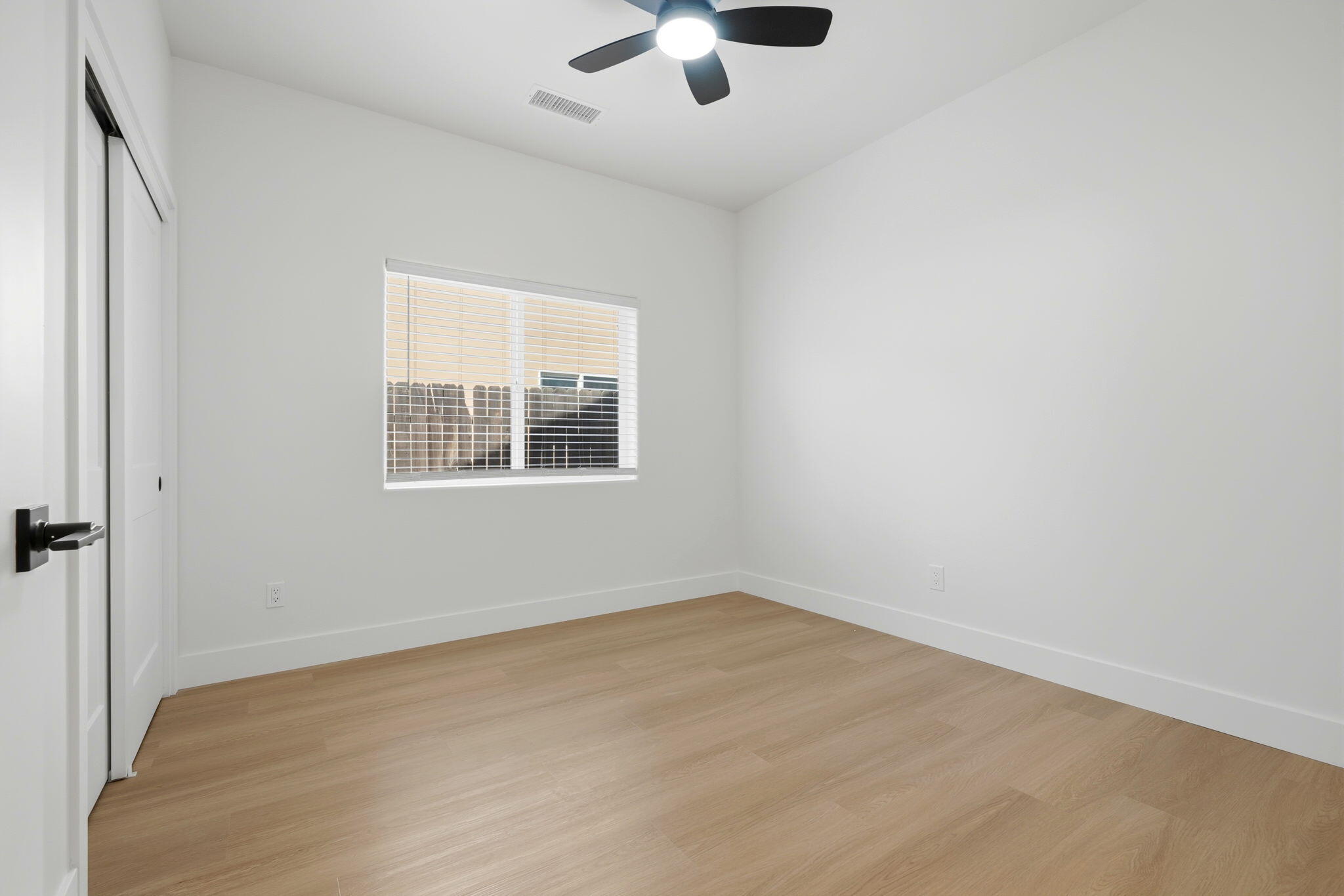 1370 Meadow Ave, Exeter, CA 93221