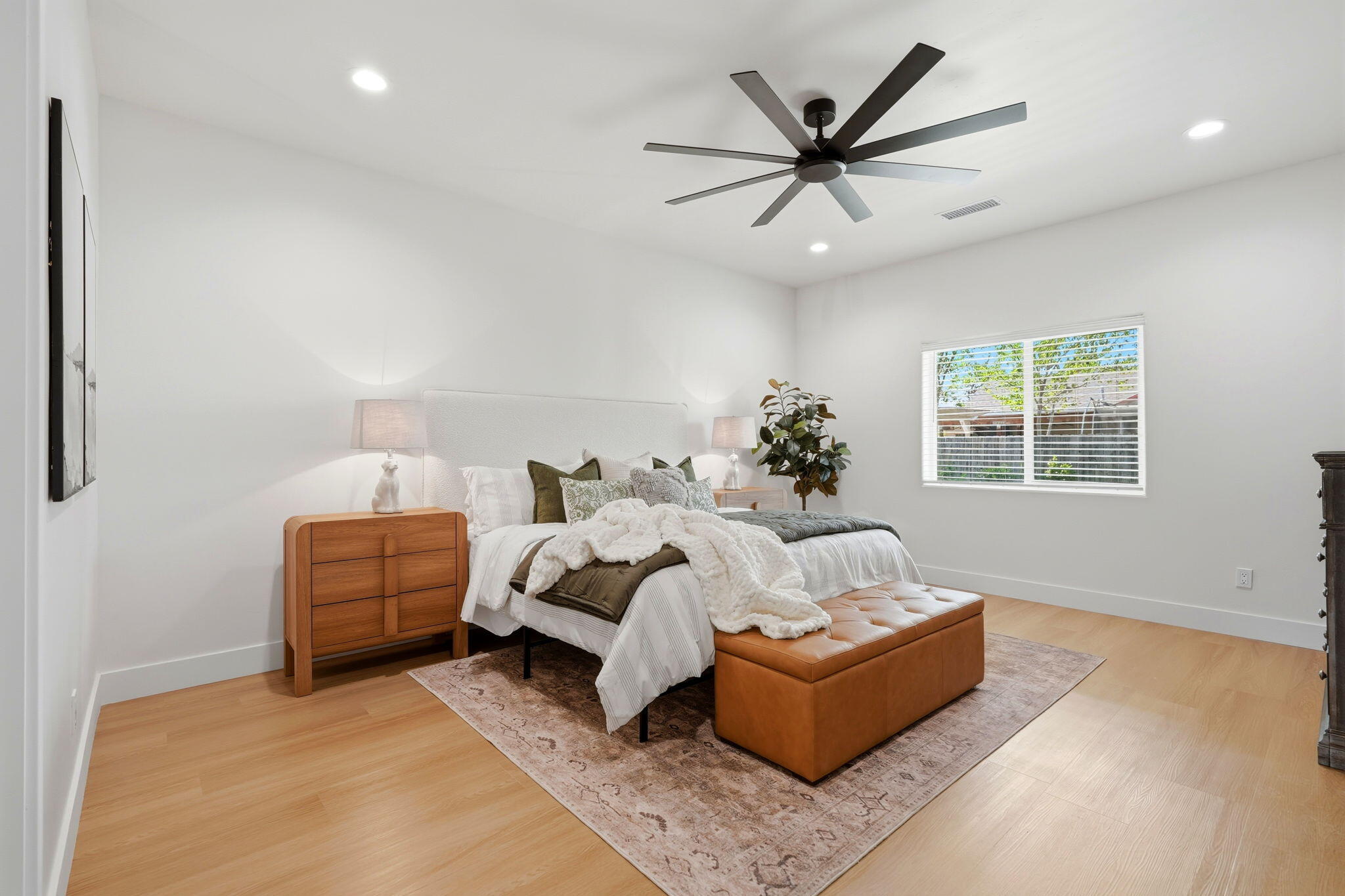 1370 Meadow Ave, Exeter, CA 93221