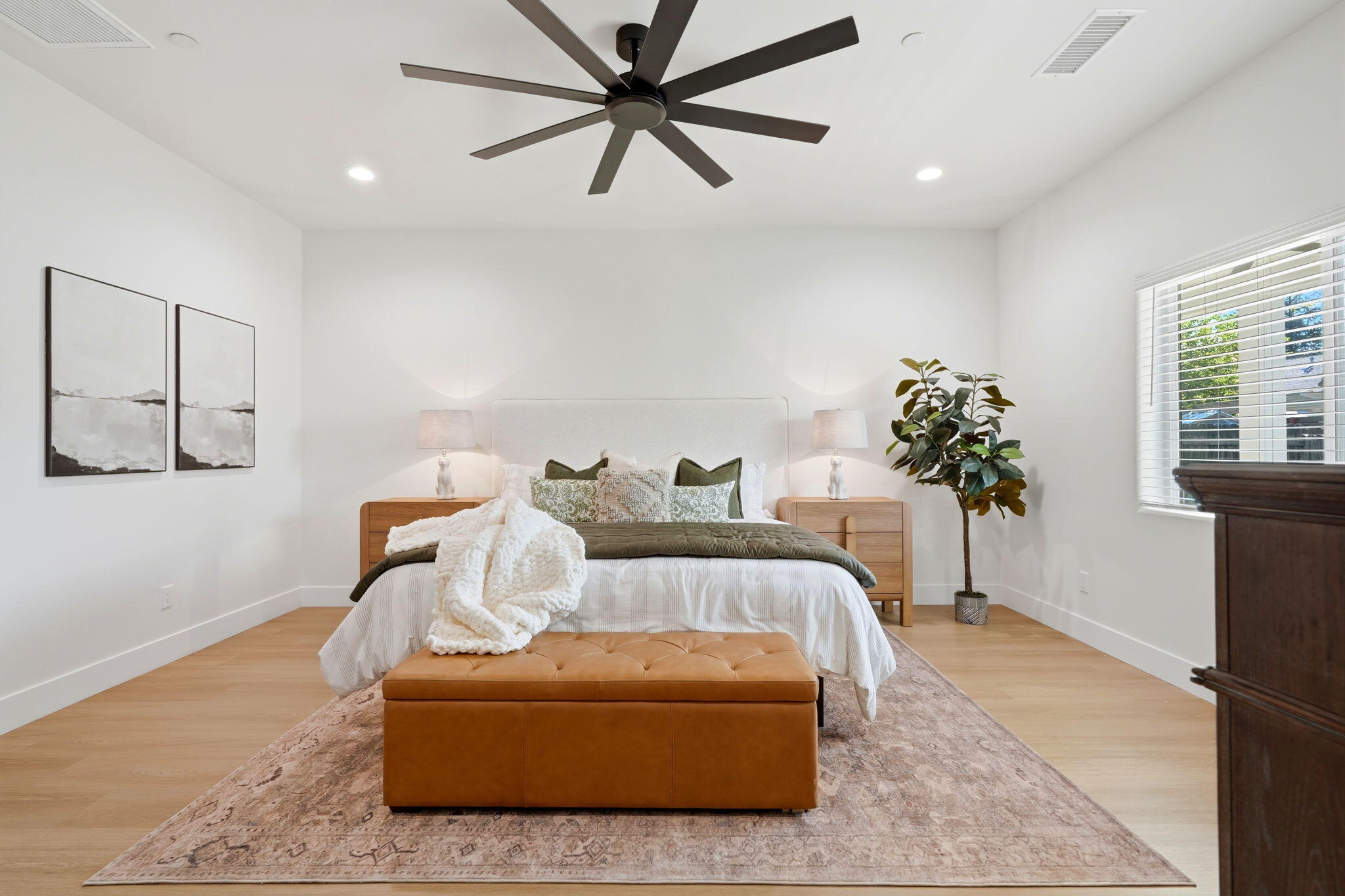 1370 Meadow Ave, Exeter, CA 93221