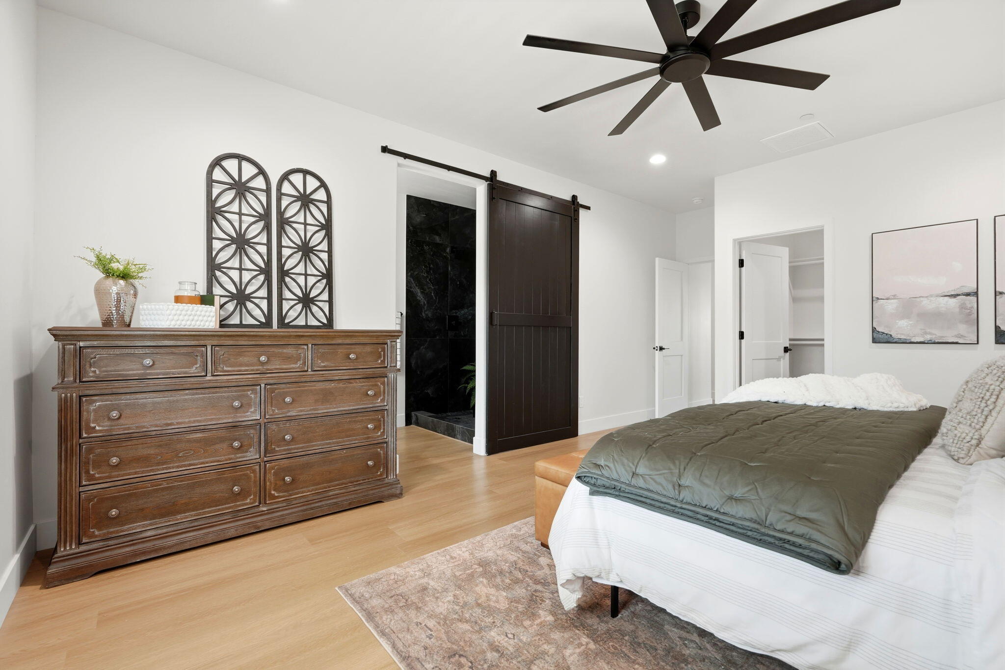 1370 Meadow Ave, Exeter, CA 93221