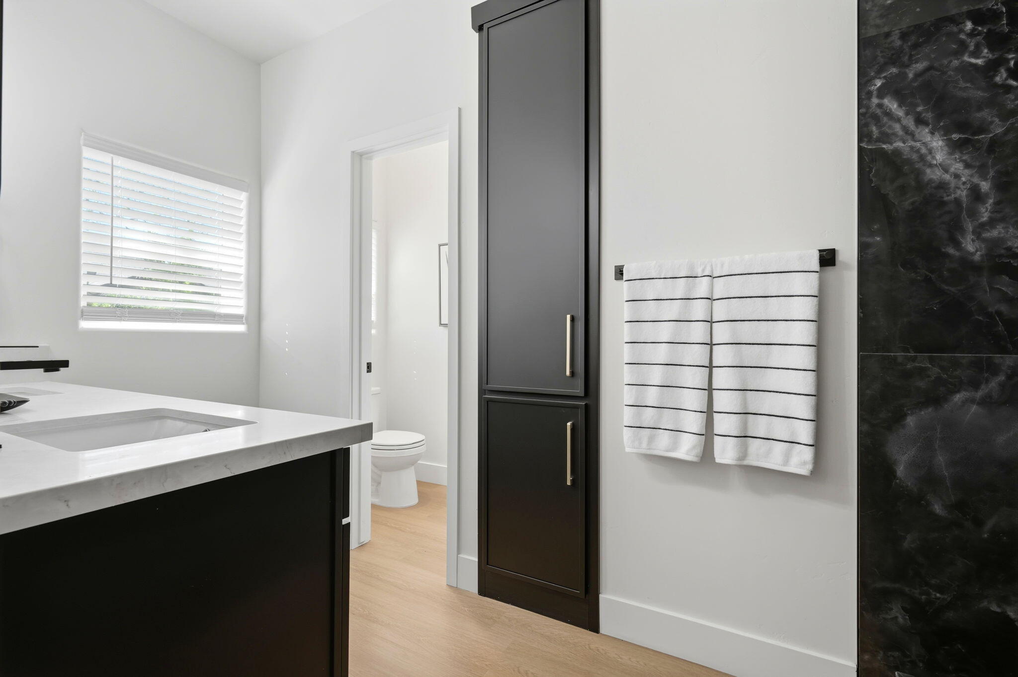 1370 Meadow Ave, Exeter, CA 93221