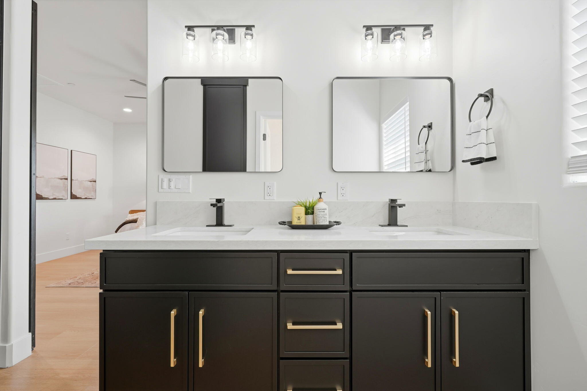 1370 Meadow Ave, Exeter, CA 93221