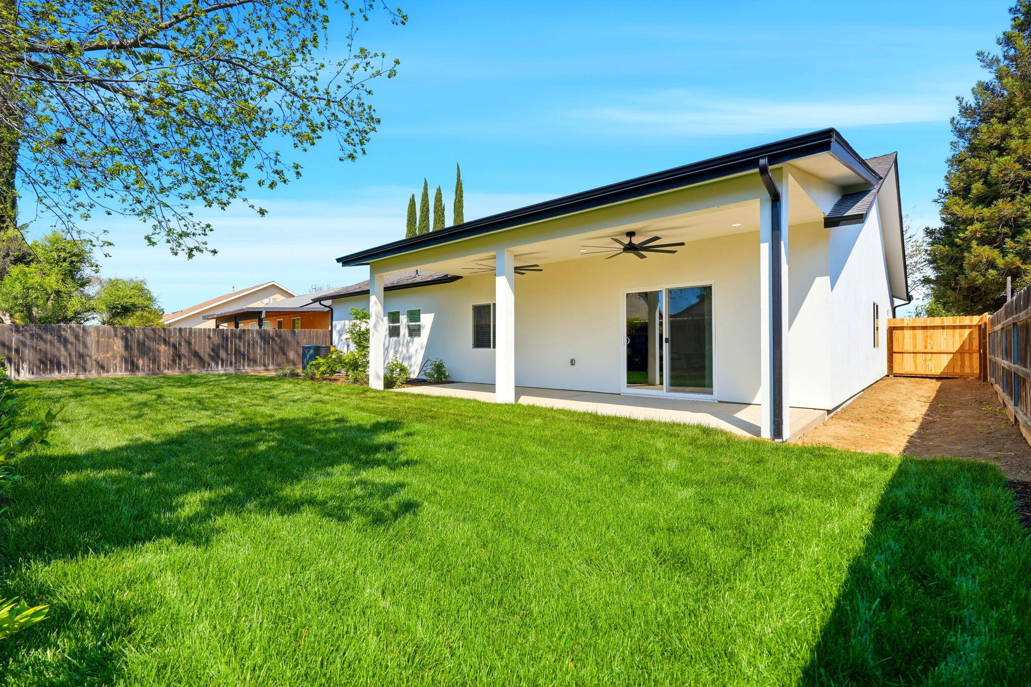 1370 Meadow Ave, Exeter, CA 93221