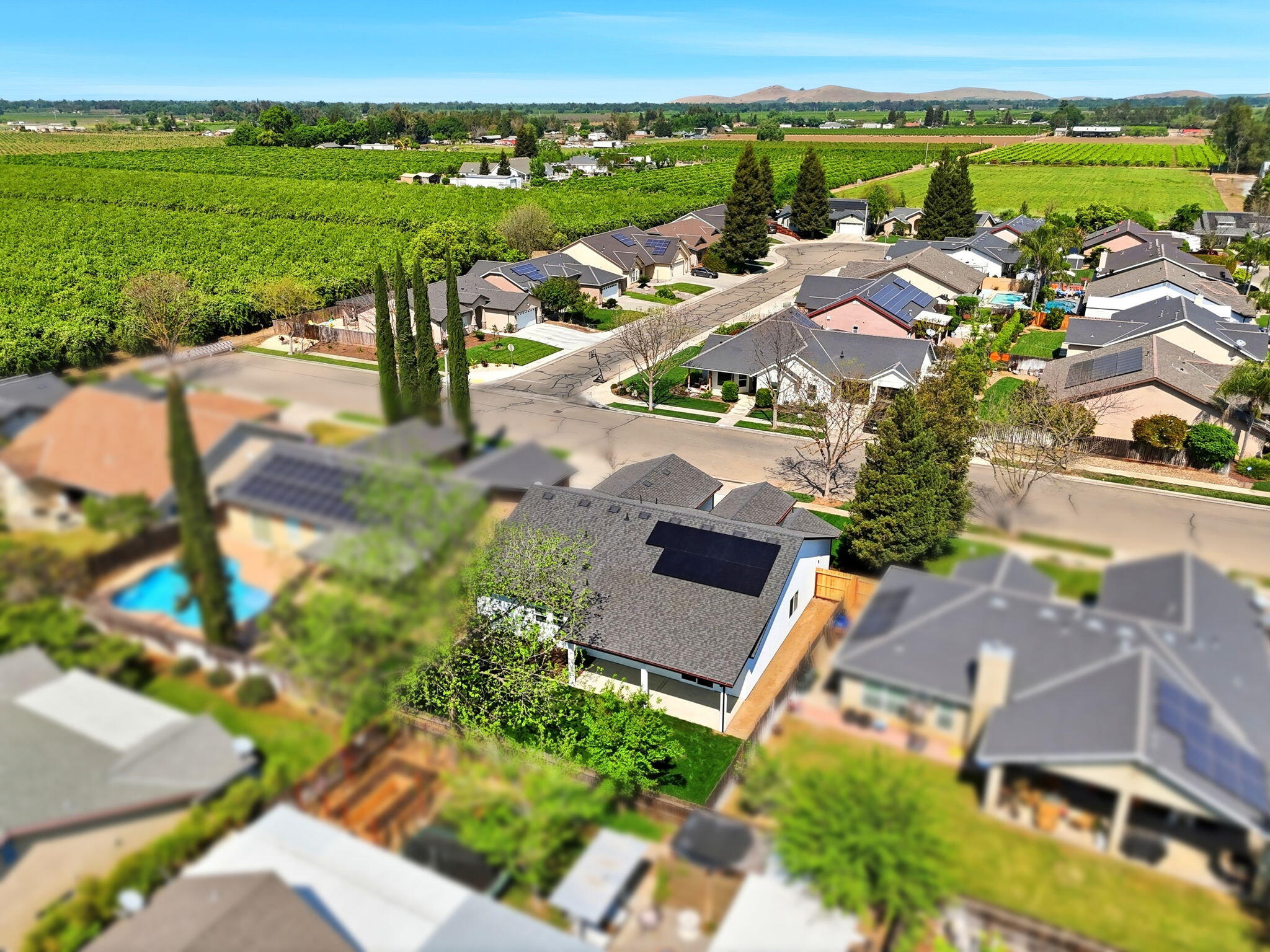 1370 Meadow Ave, Exeter, CA 93221