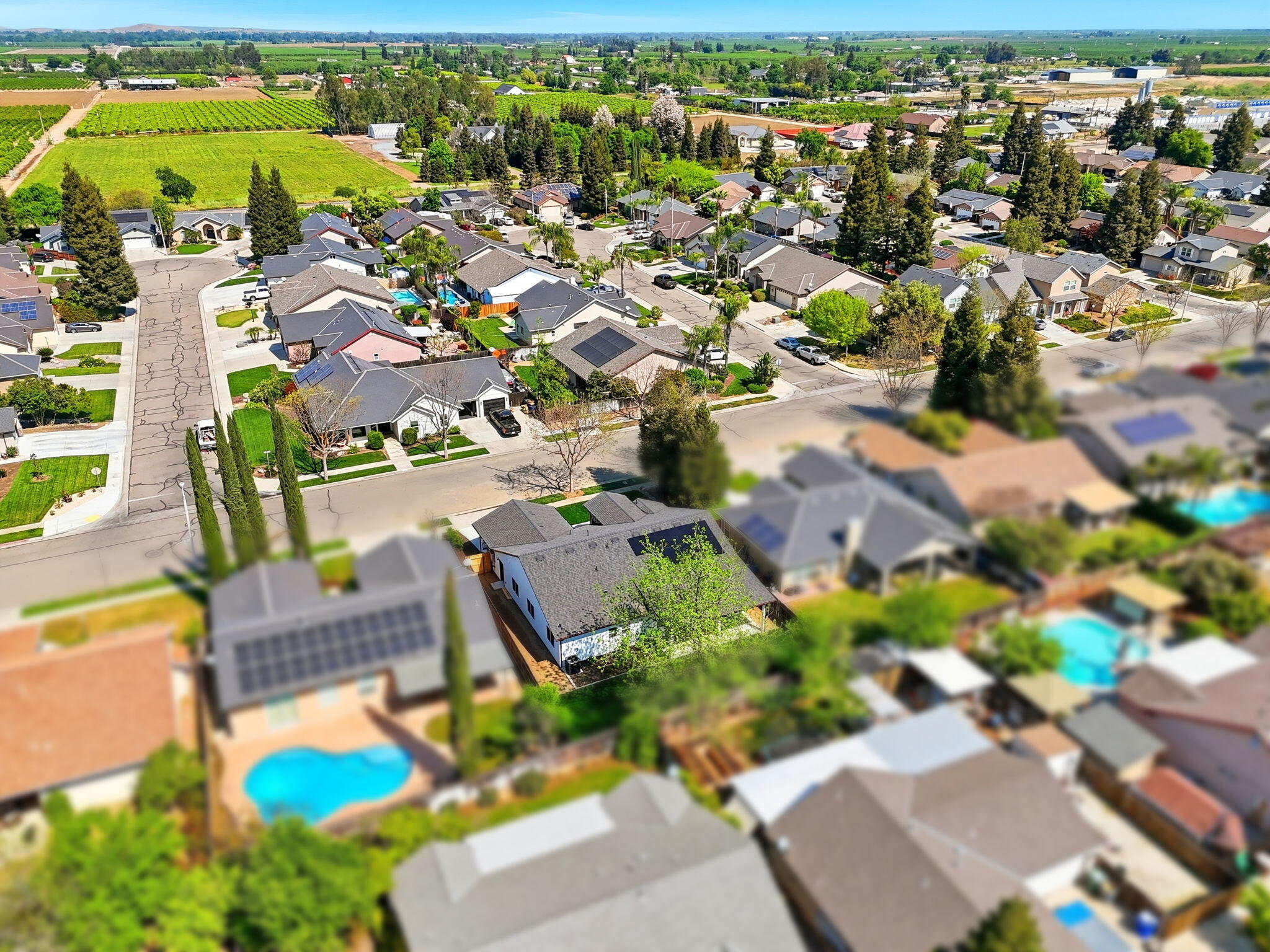 1370 Meadow Ave, Exeter, CA 93221