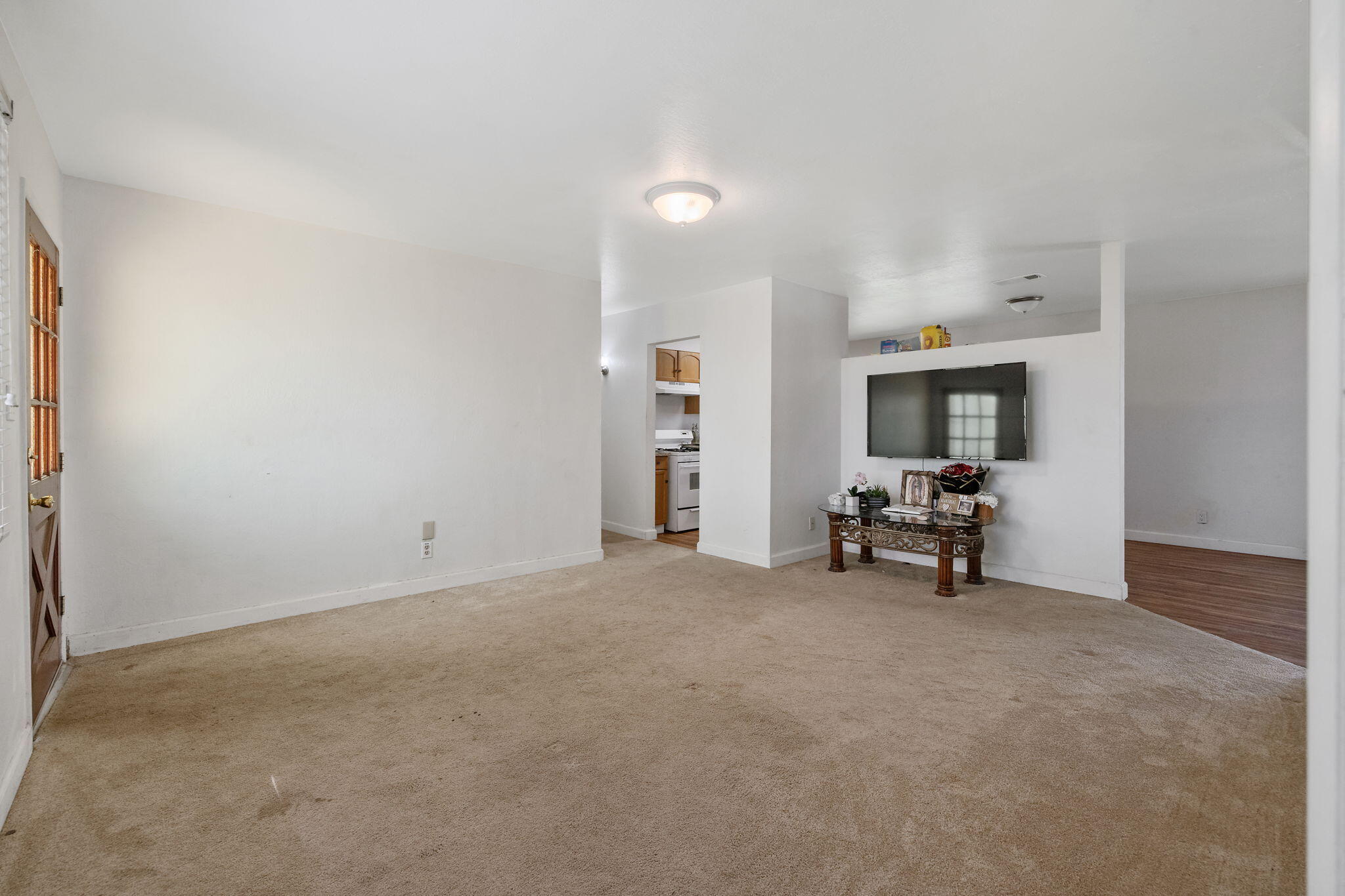 10840 Beverly Dr, Hanford, CA 93230