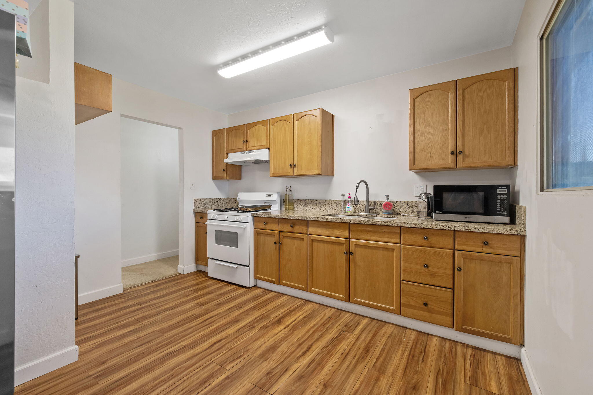 10840 Beverly Dr, Hanford, CA 93230