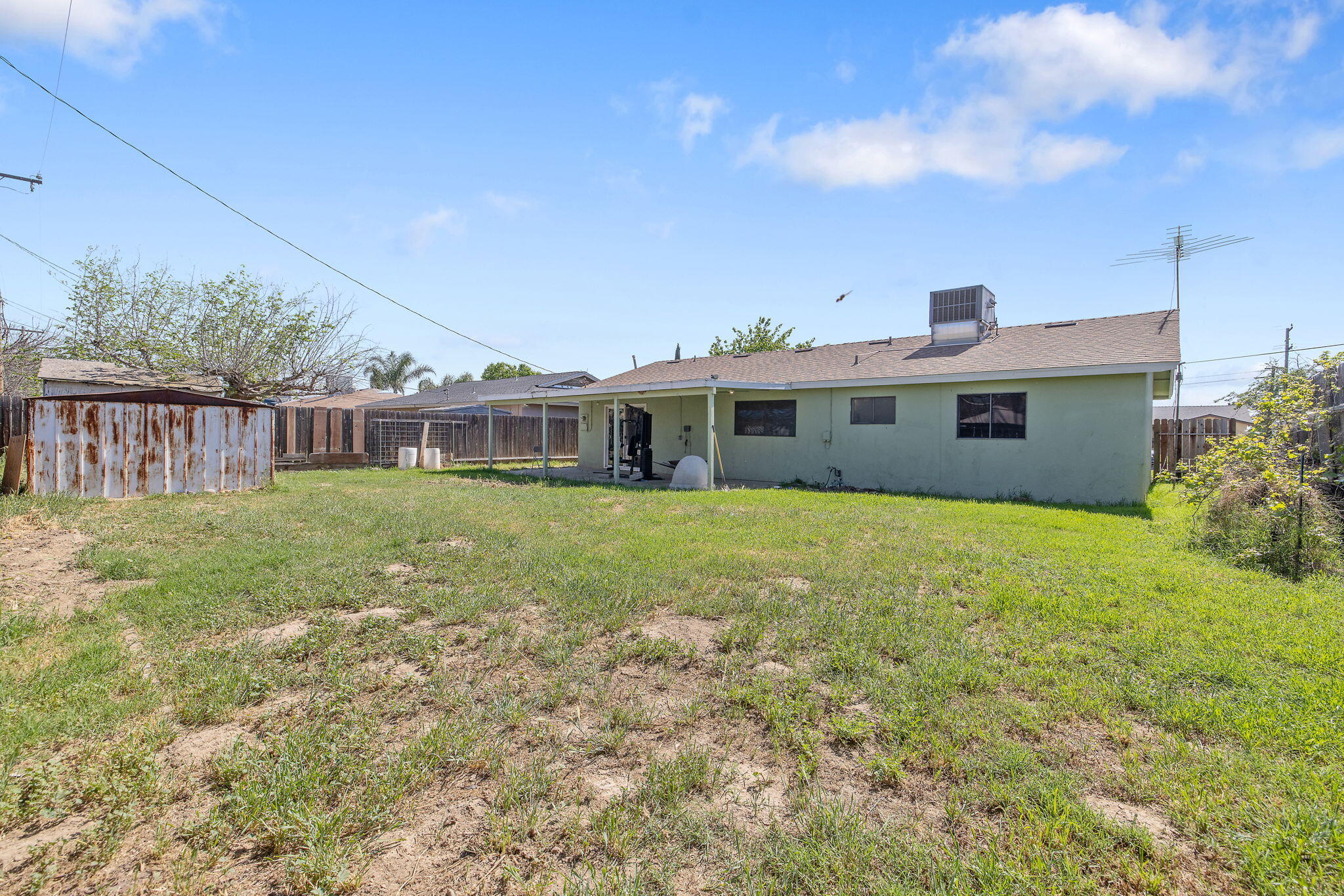 10840 Beverly Dr, Hanford, CA 93230