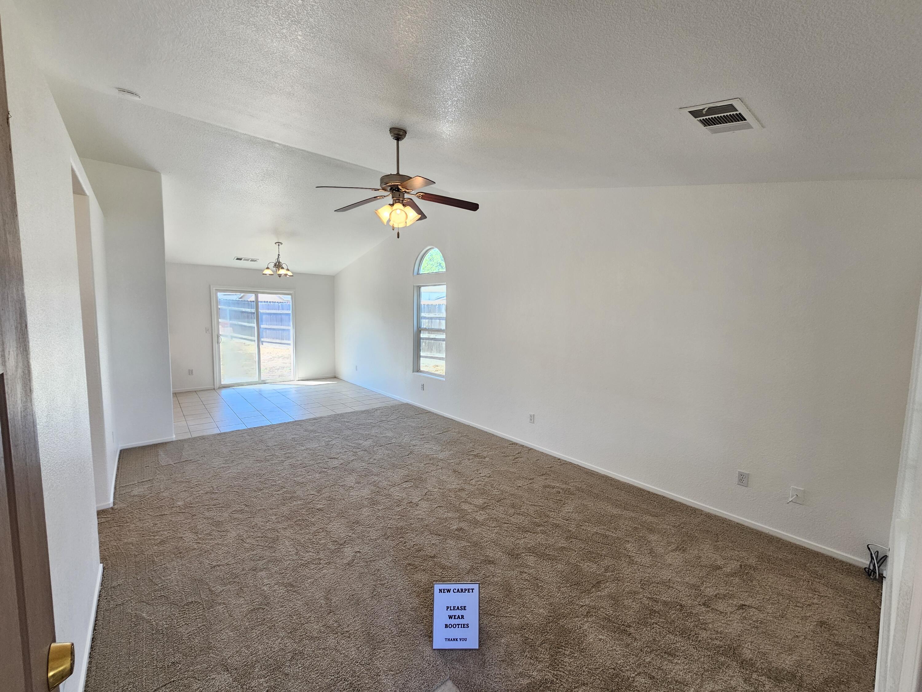 211 Yellowstone St, Tulare, CA 93274