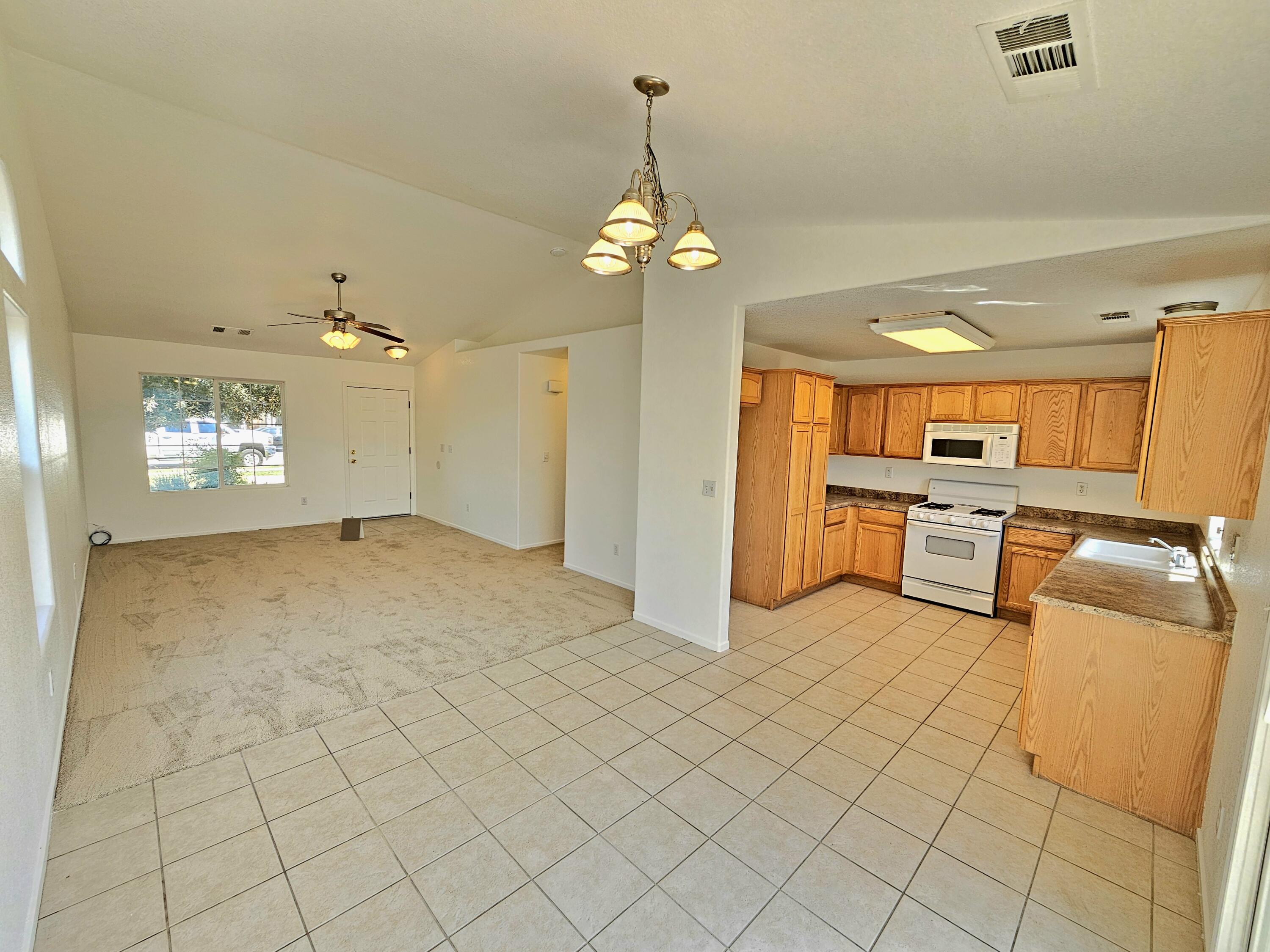 211 Yellowstone St, Tulare, CA 93274