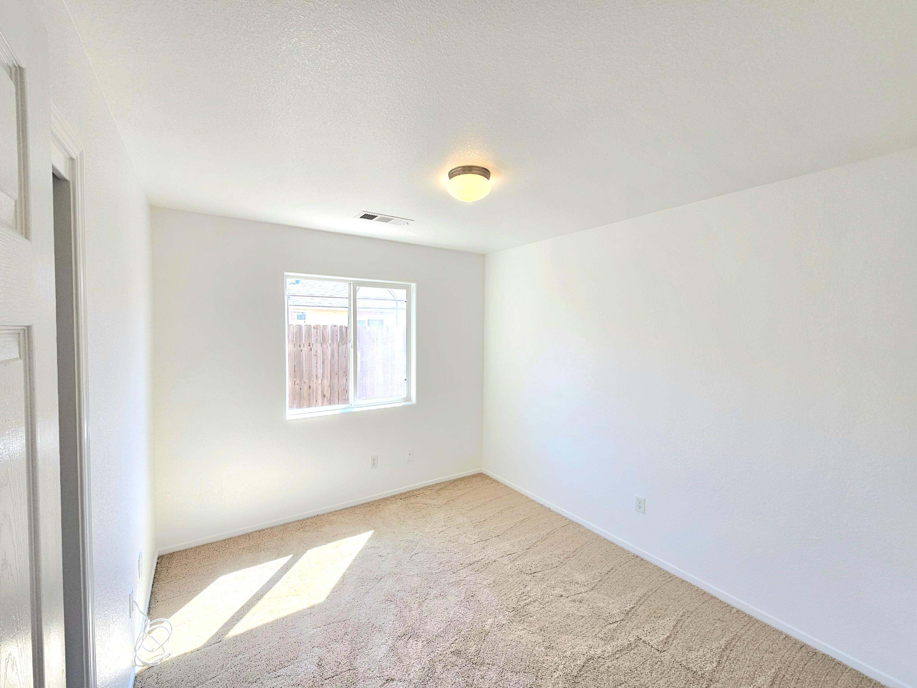 211 Yellowstone St, Tulare, CA 93274