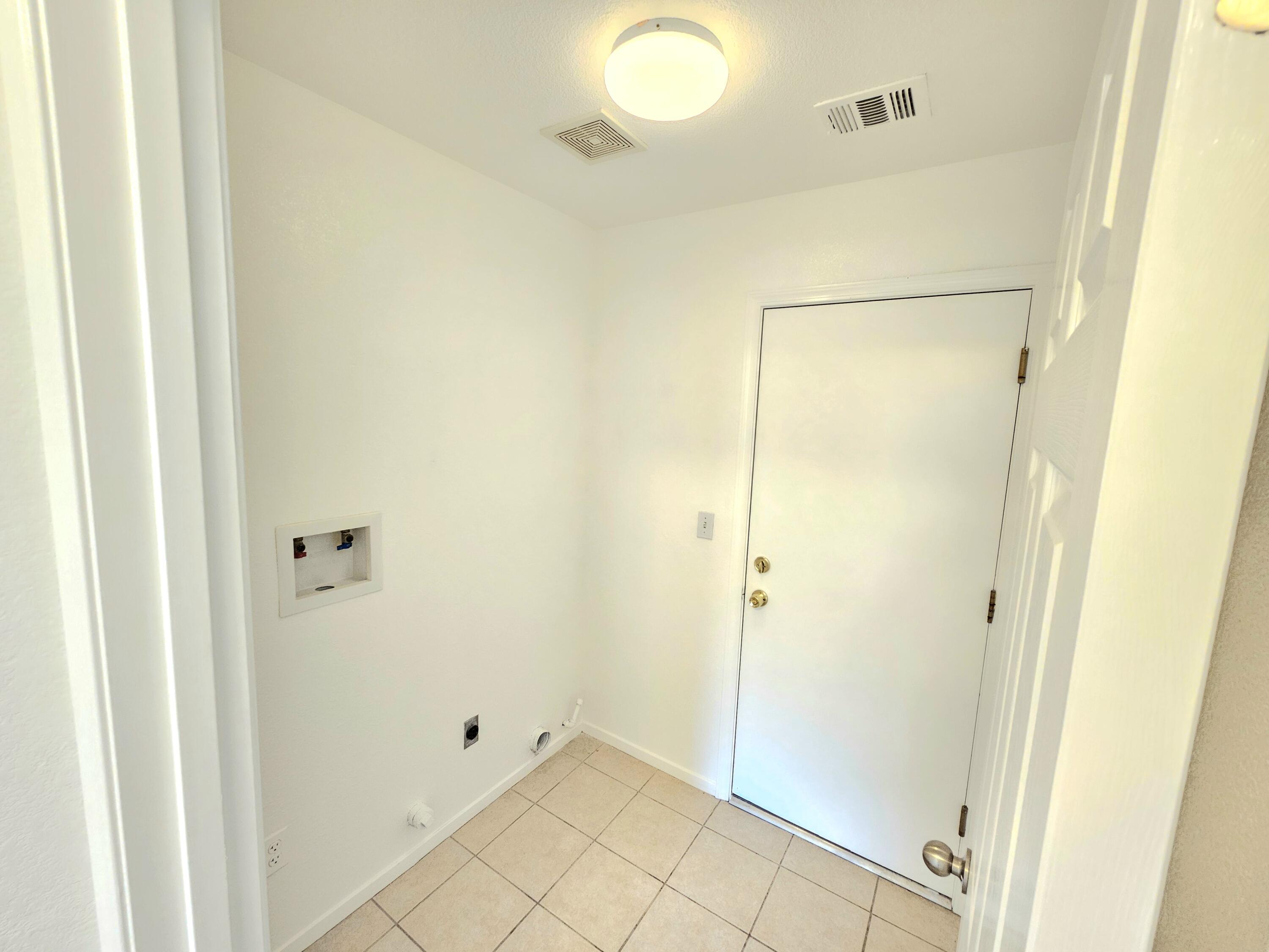 211 Yellowstone St, Tulare, CA 93274