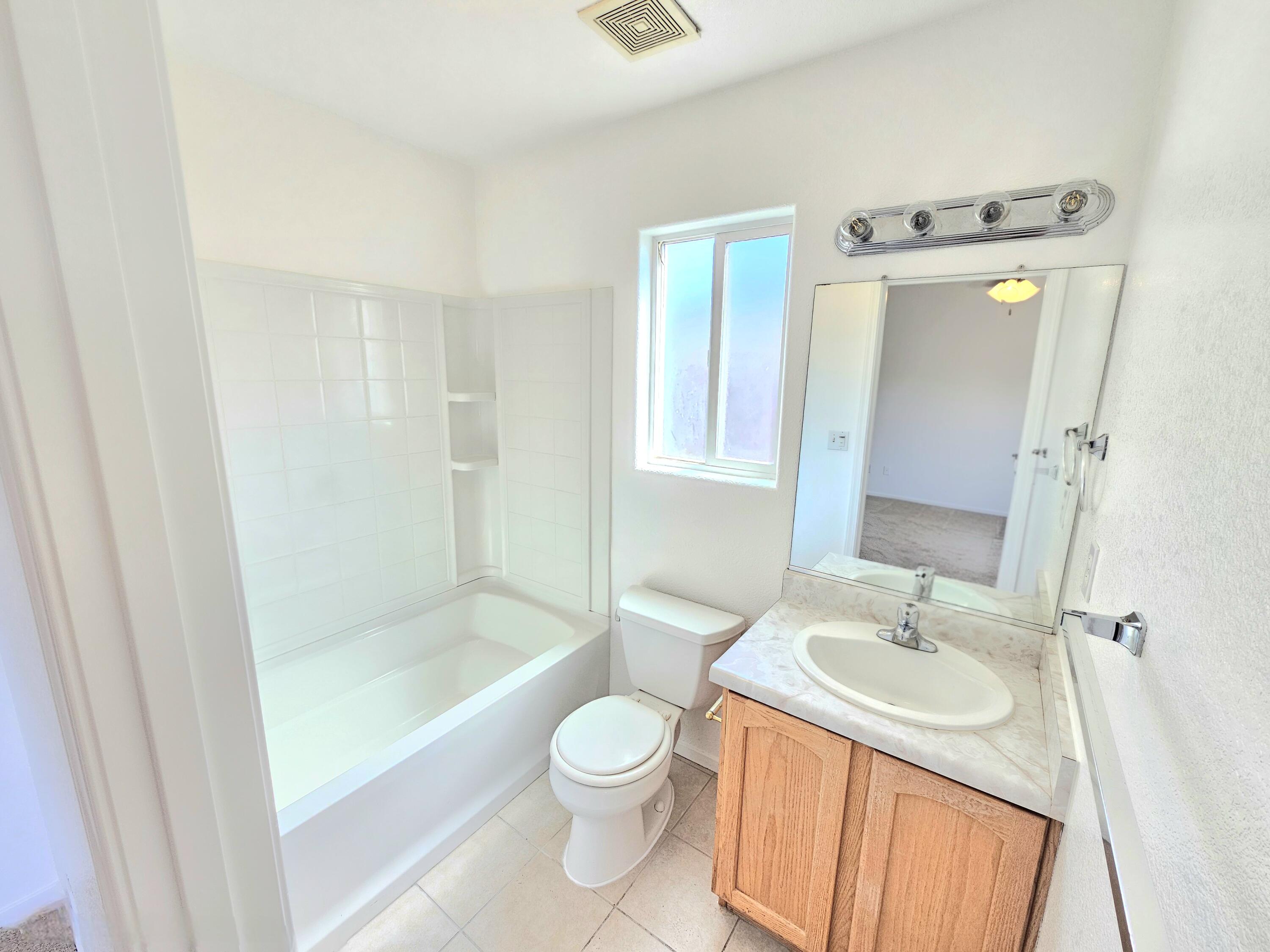 211 Yellowstone St, Tulare, CA 93274