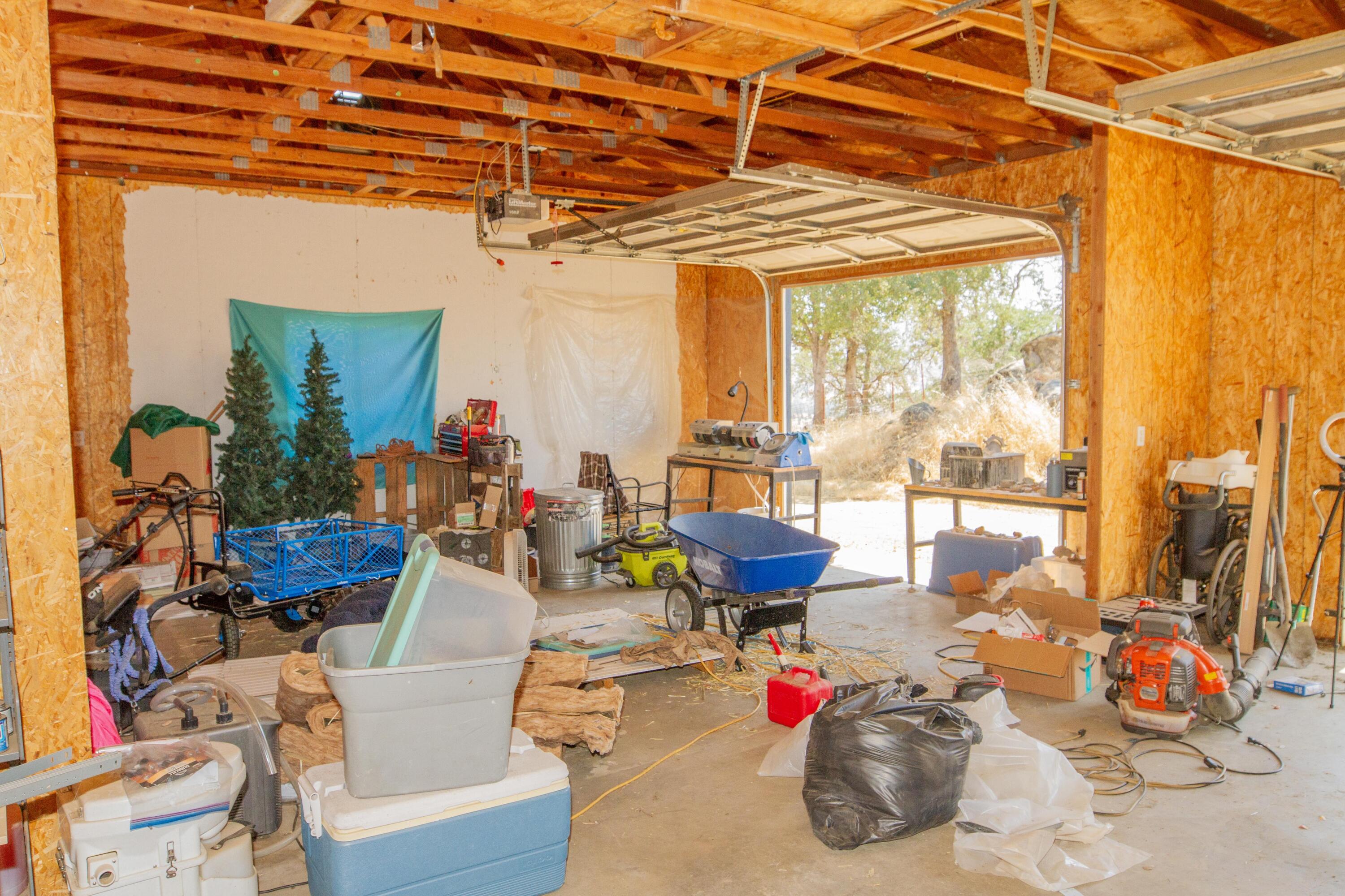 35032 George Smith Rd, Yokuts Valley, CA 93675