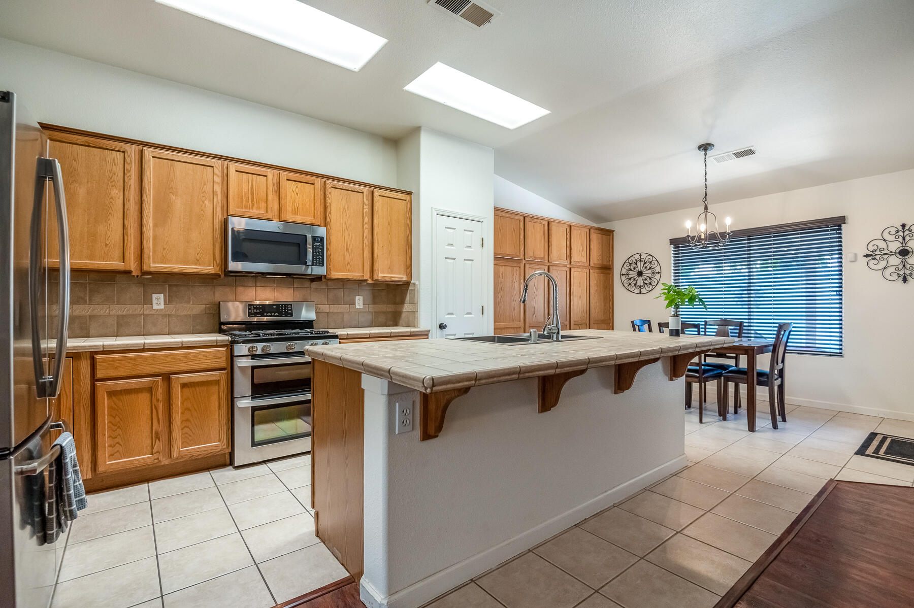 4633 W Cherry Ave, Visalia, CA 93277