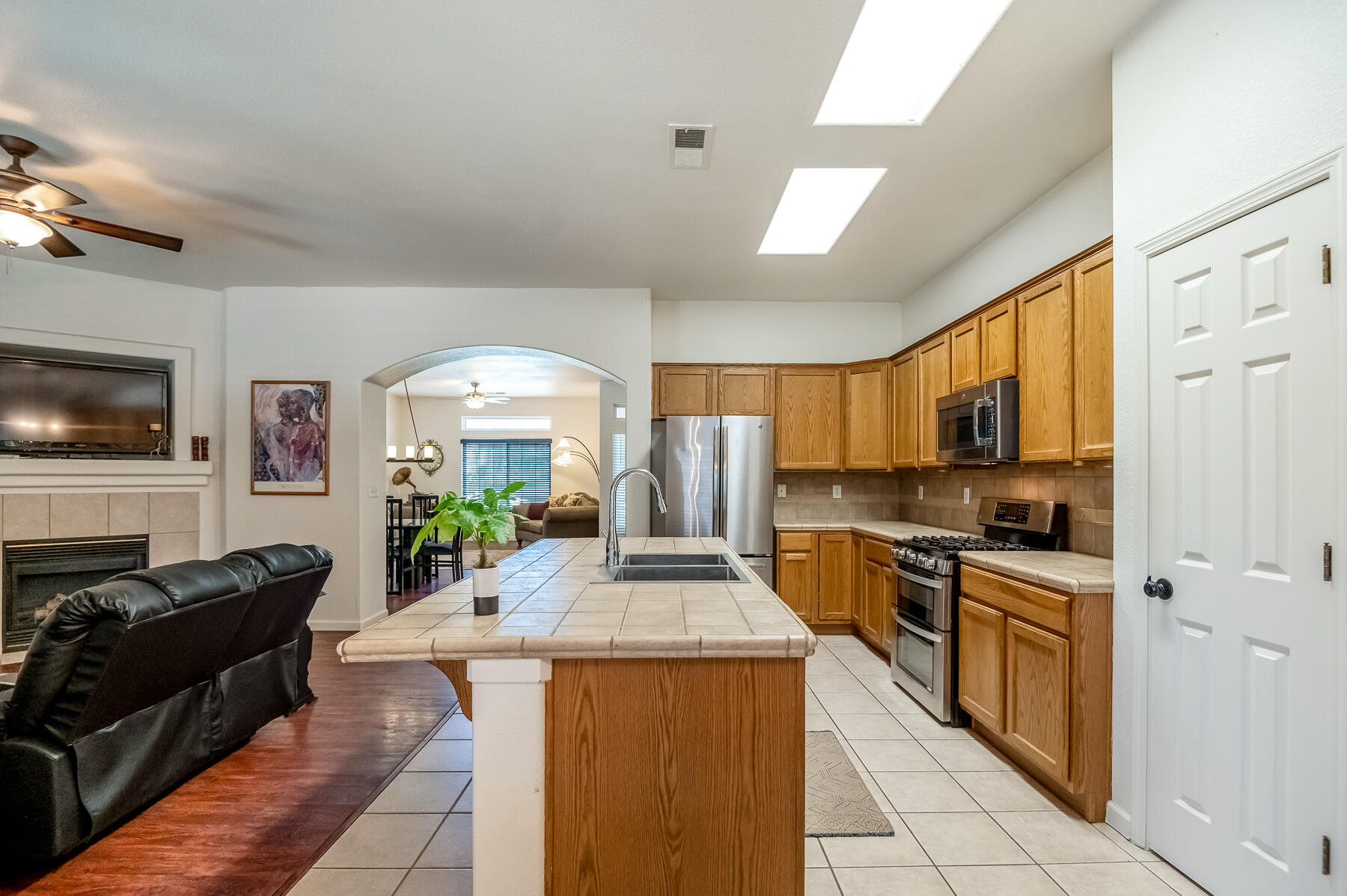 4633 W Cherry Ave, Visalia, CA 93277