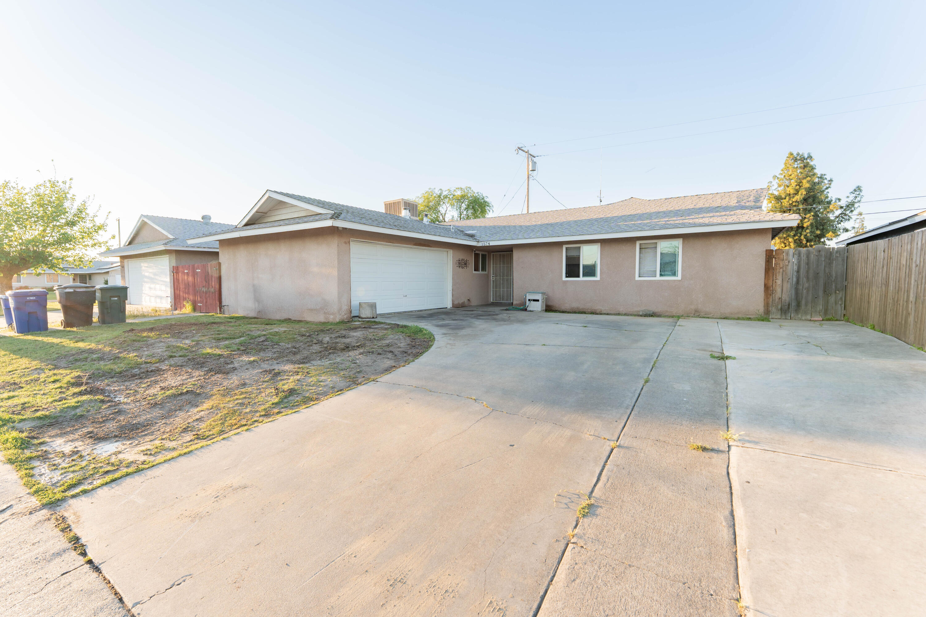 1574 Bluejay Cir, Hanford, CA 93230