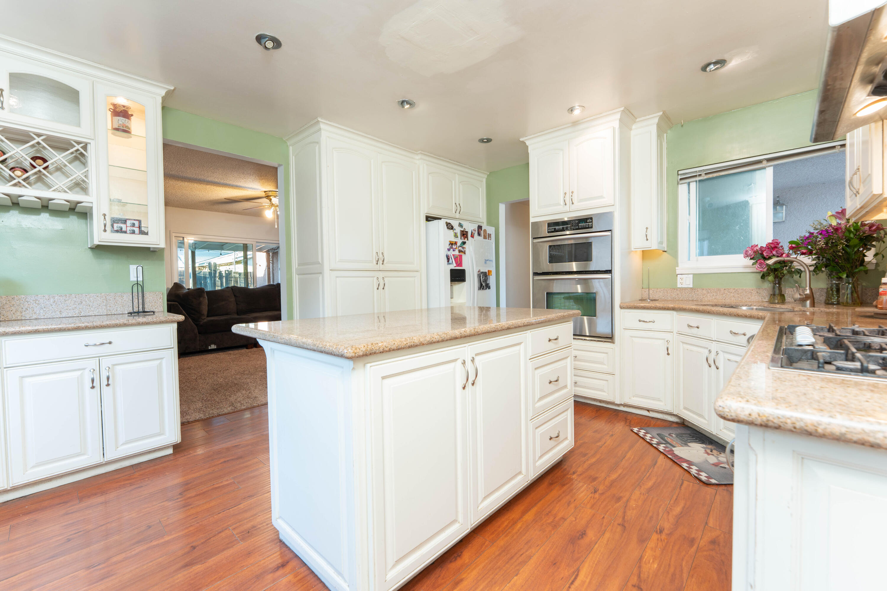 1574 Bluejay Cir, Hanford, CA 93230