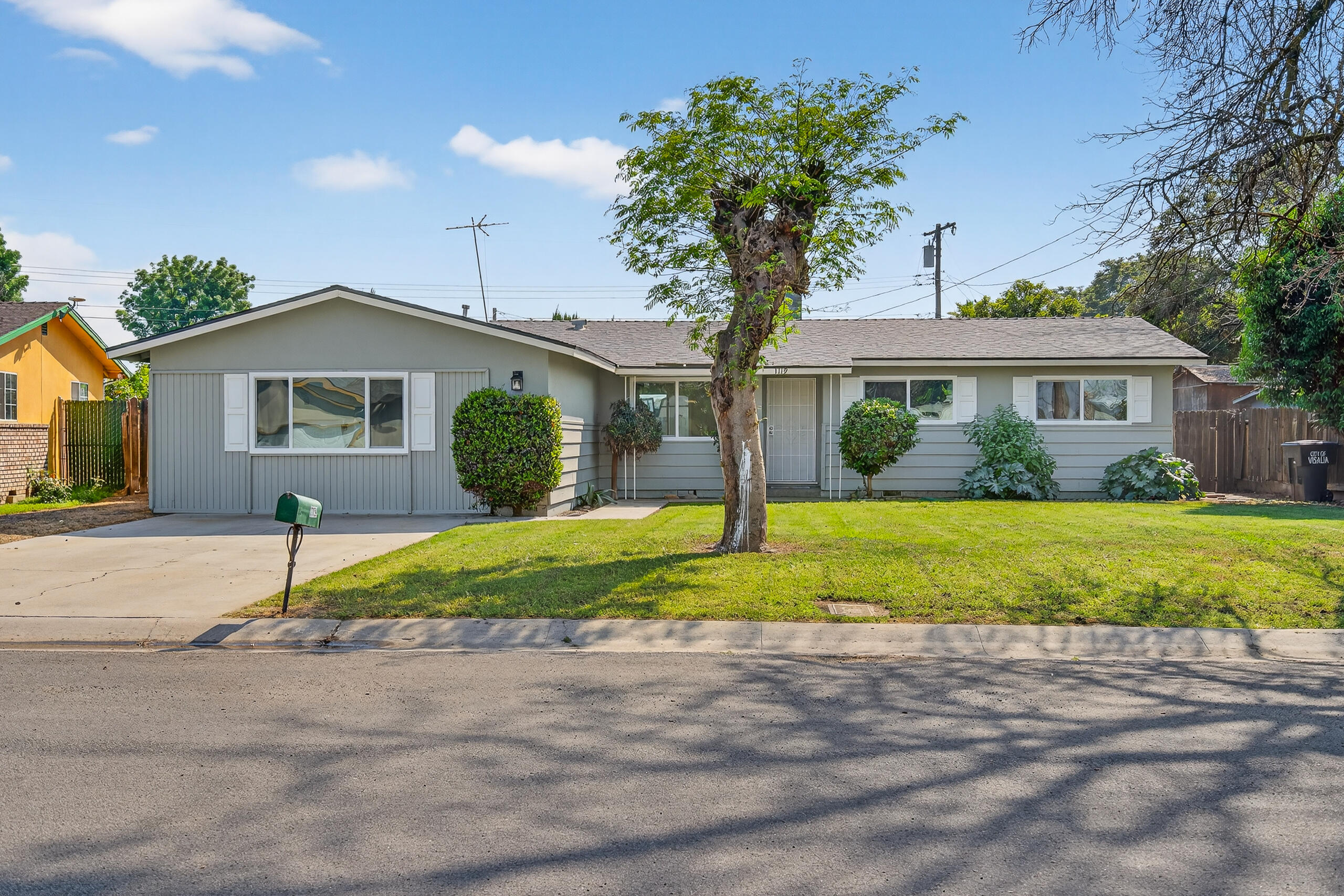1119 W Dove Dr, Visalia, CA 93291