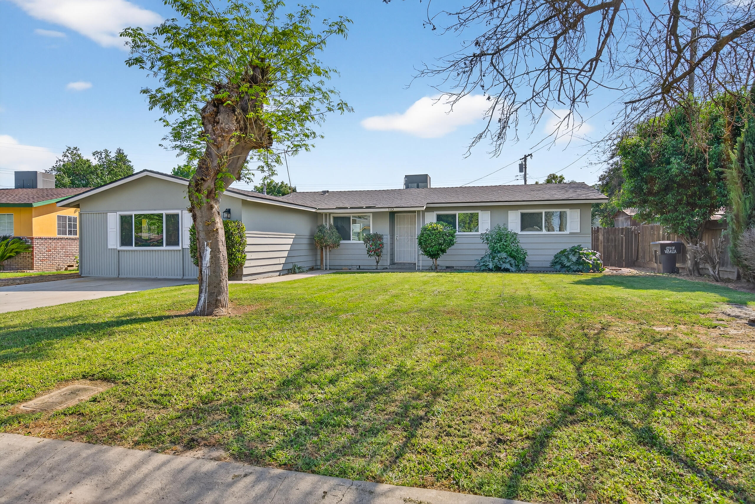 1119 W Dove Dr, Visalia, CA 93291