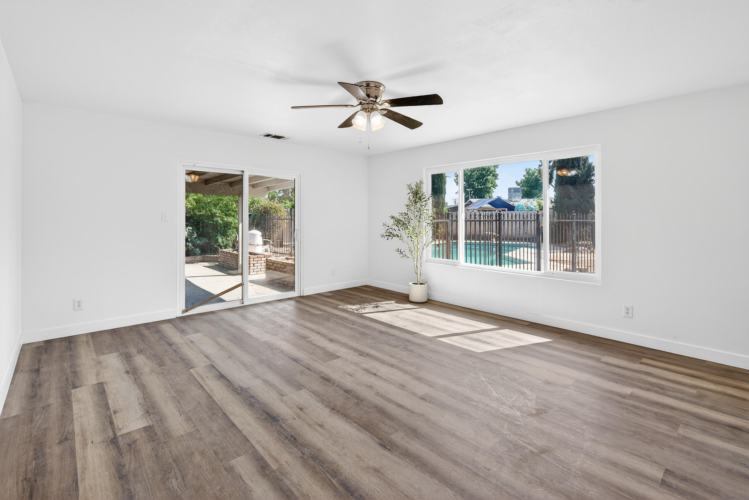 1119 W Dove Dr, Visalia, CA 93291