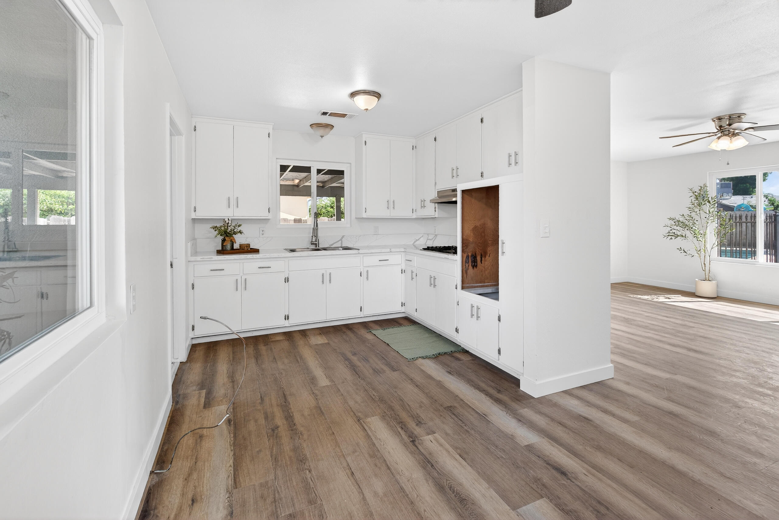 1119 W Dove Dr, Visalia, CA 93291