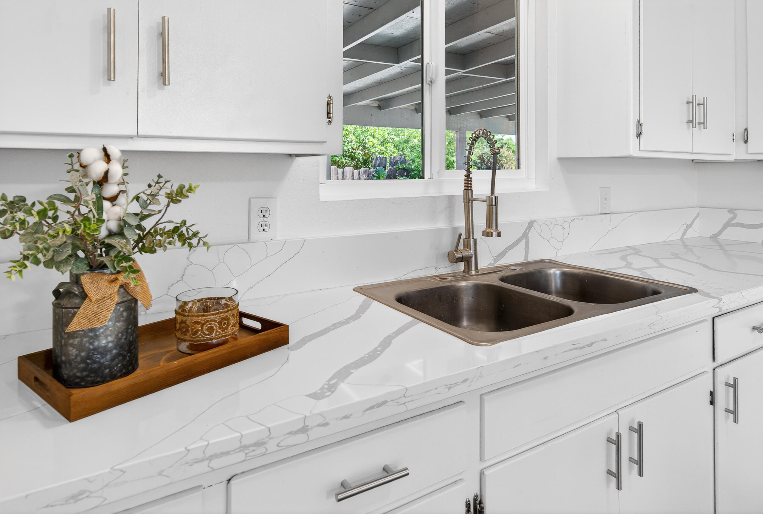 1119 W Dove Dr, Visalia, CA 93291