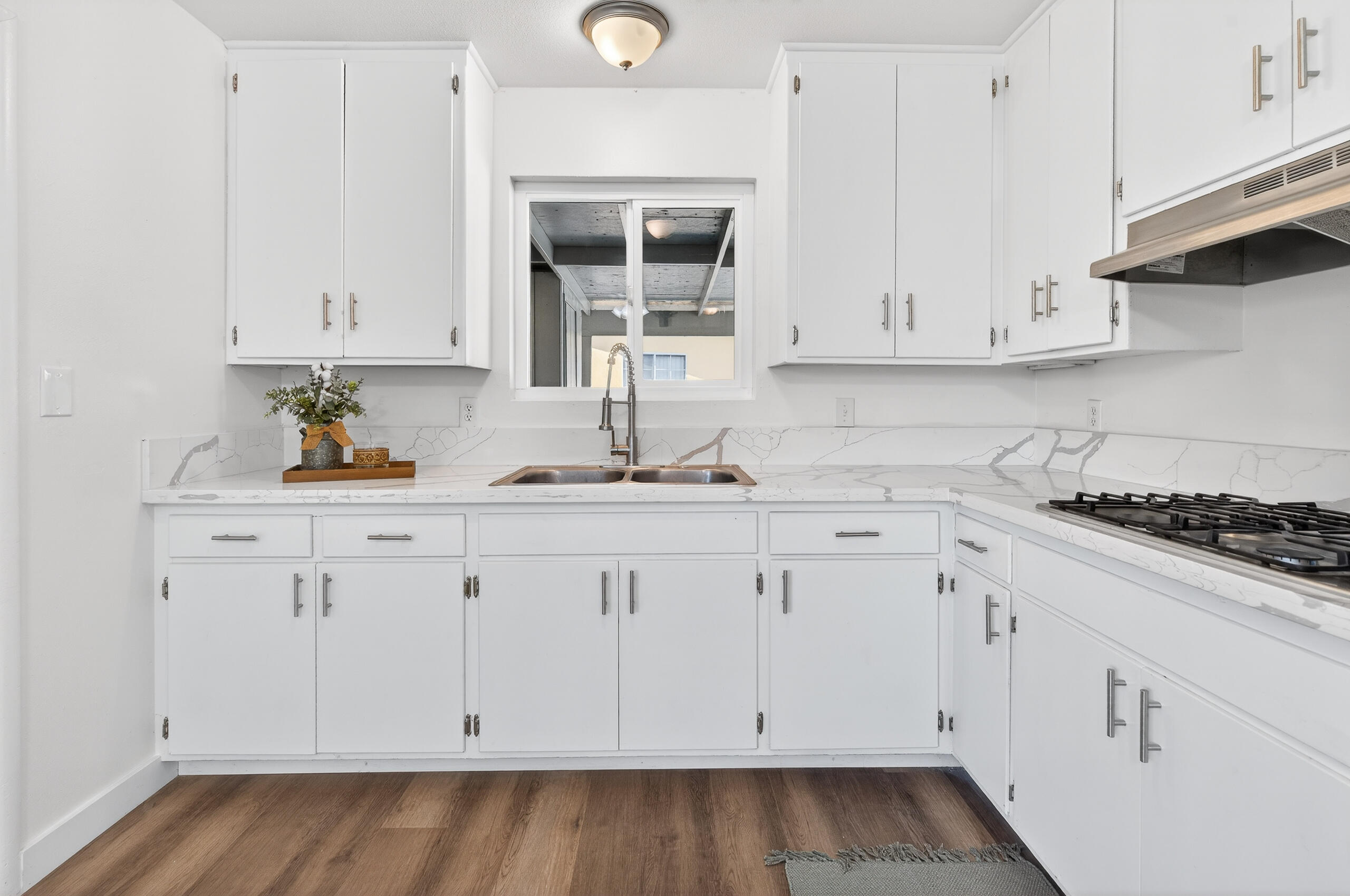 1119 W Dove Dr, Visalia, CA 93291