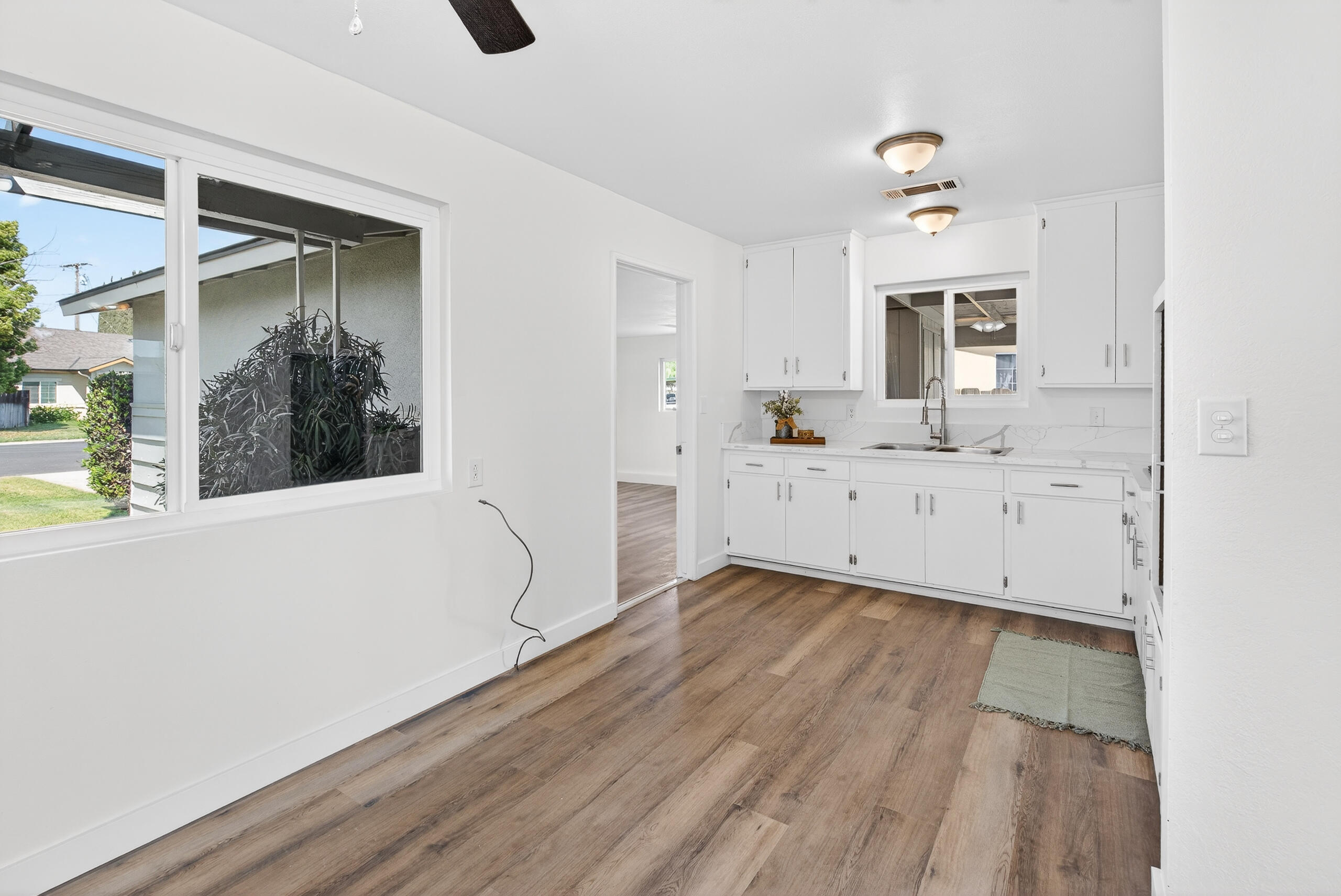 1119 W Dove Dr, Visalia, CA 93291