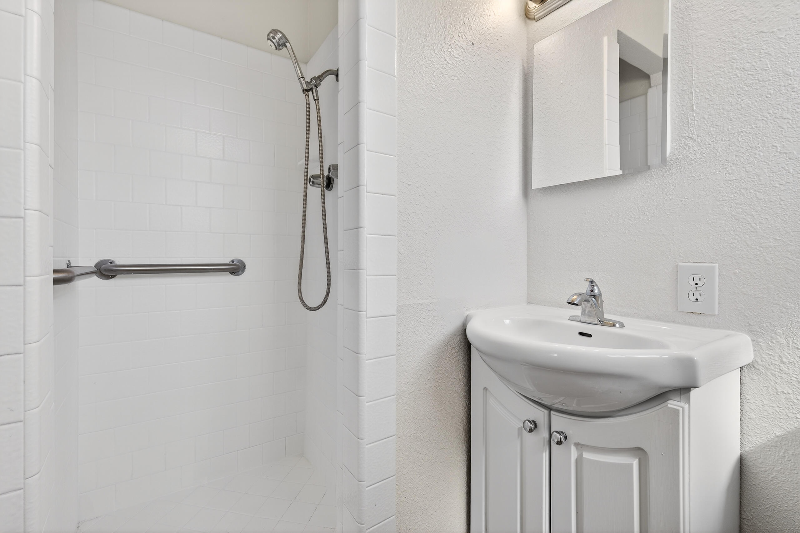 1119 W Dove Dr, Visalia, CA 93291