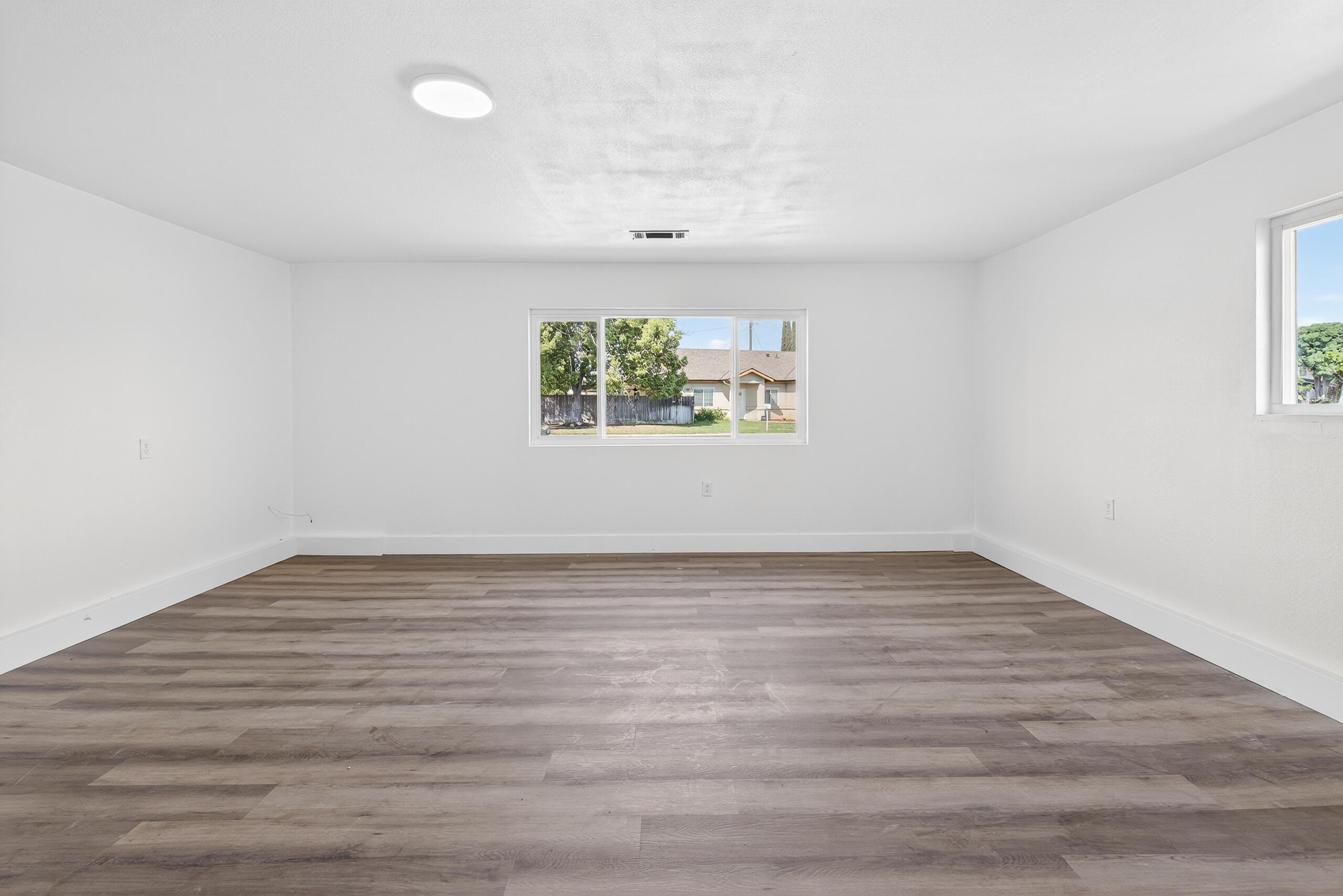 1119 W Dove Dr, Visalia, CA 93291